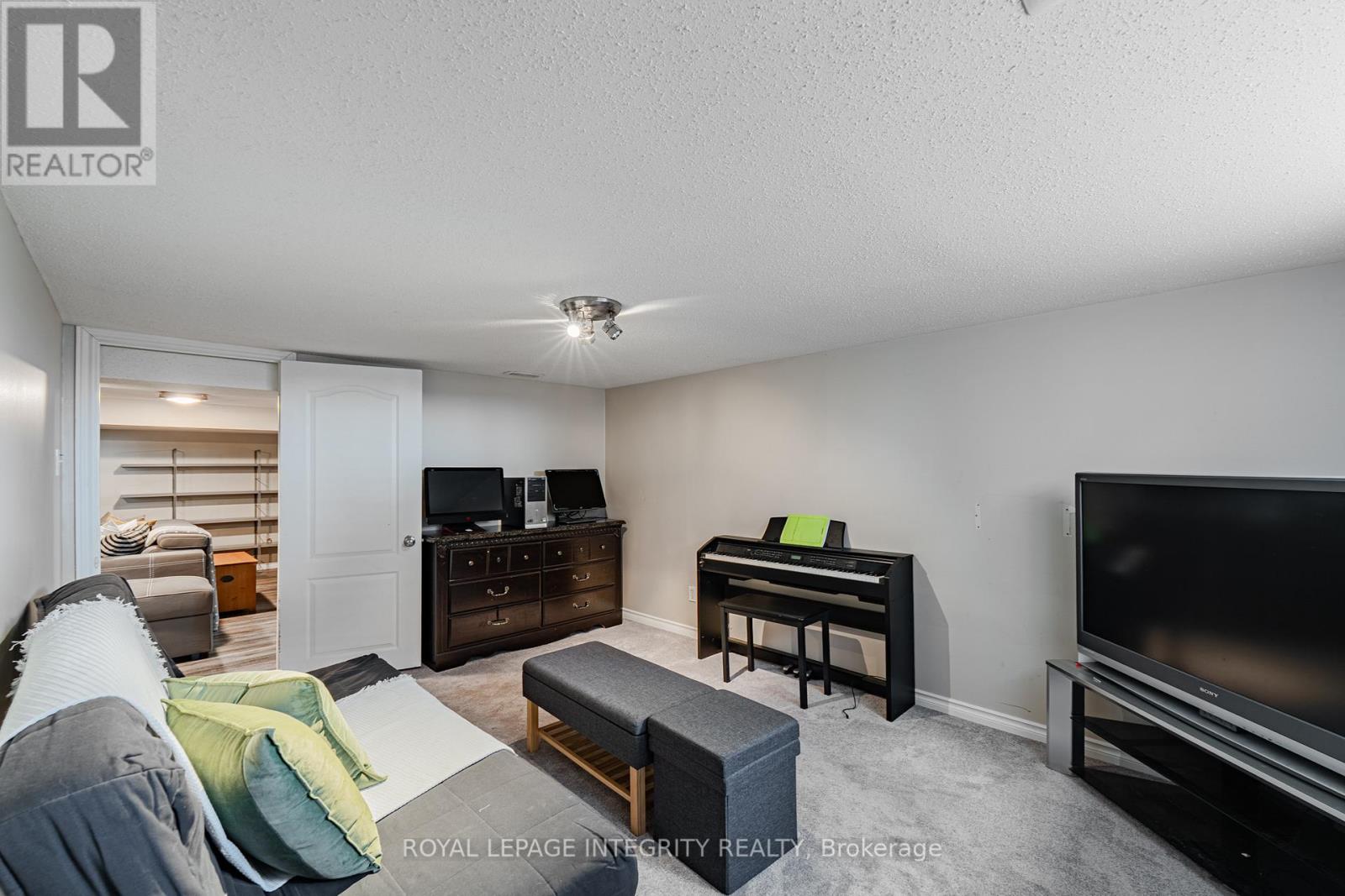 3318 DUNROBIN ROAD - 30