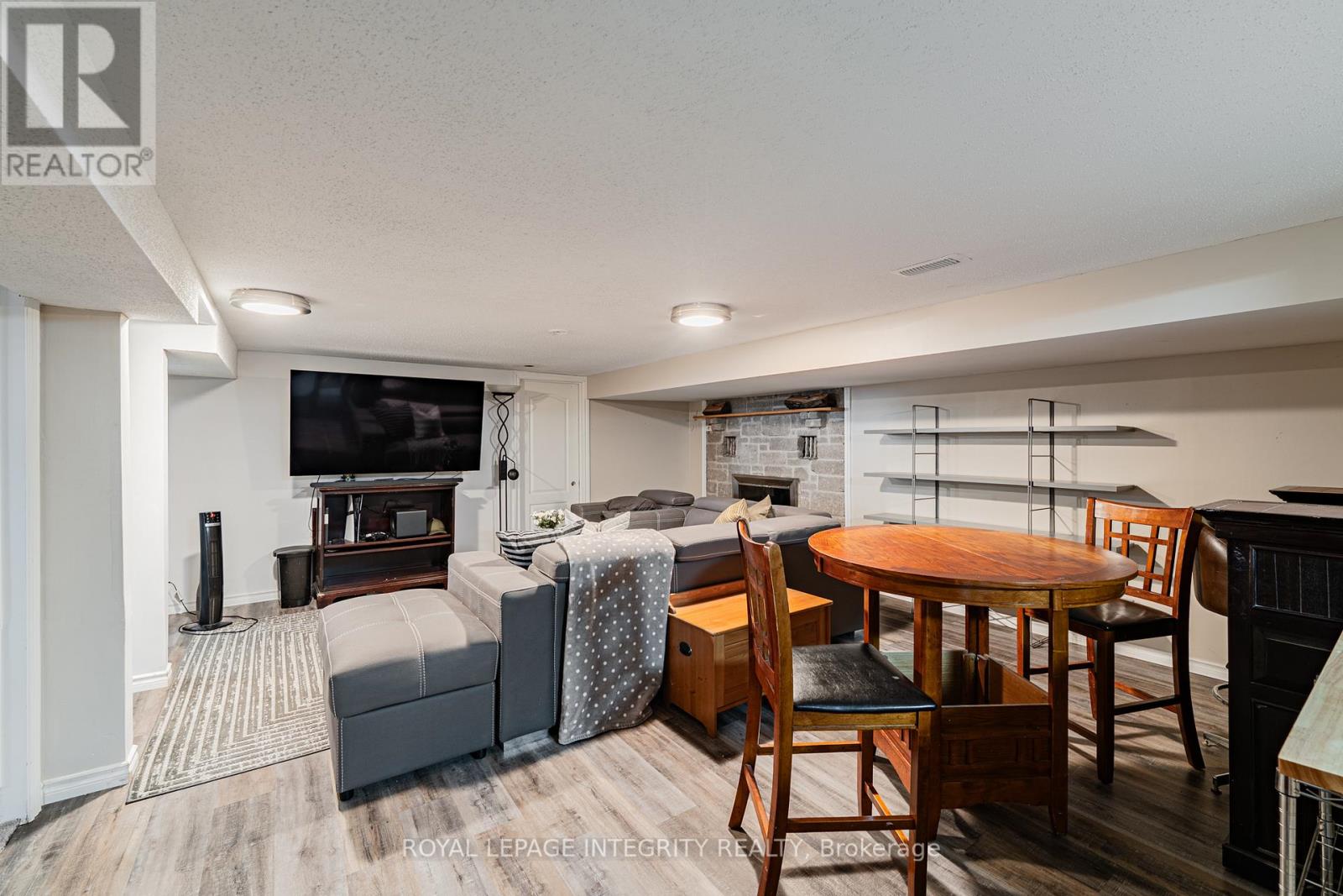 3318 DUNROBIN ROAD - 31