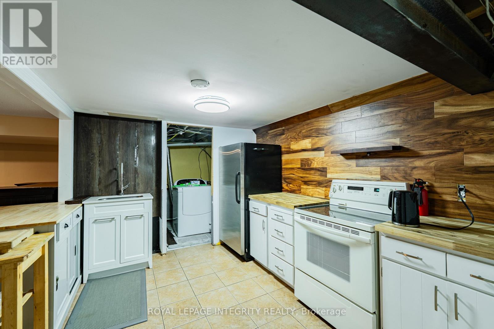 3318 DUNROBIN ROAD - 32