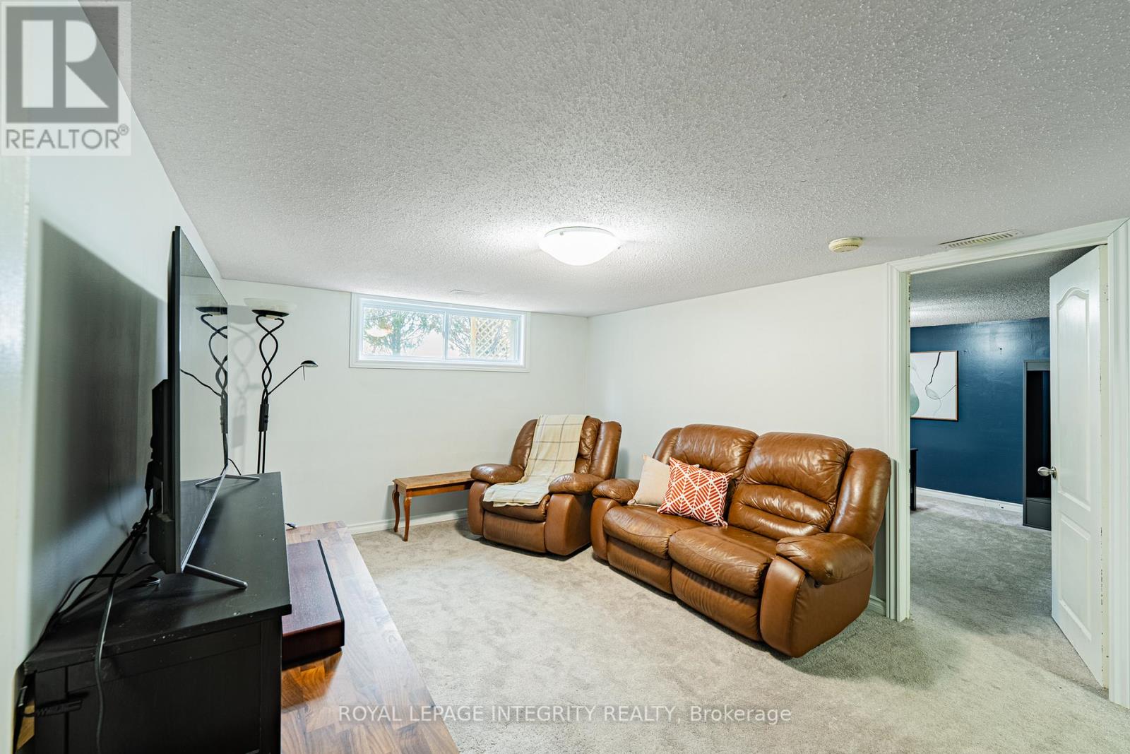 3318 DUNROBIN ROAD - 34