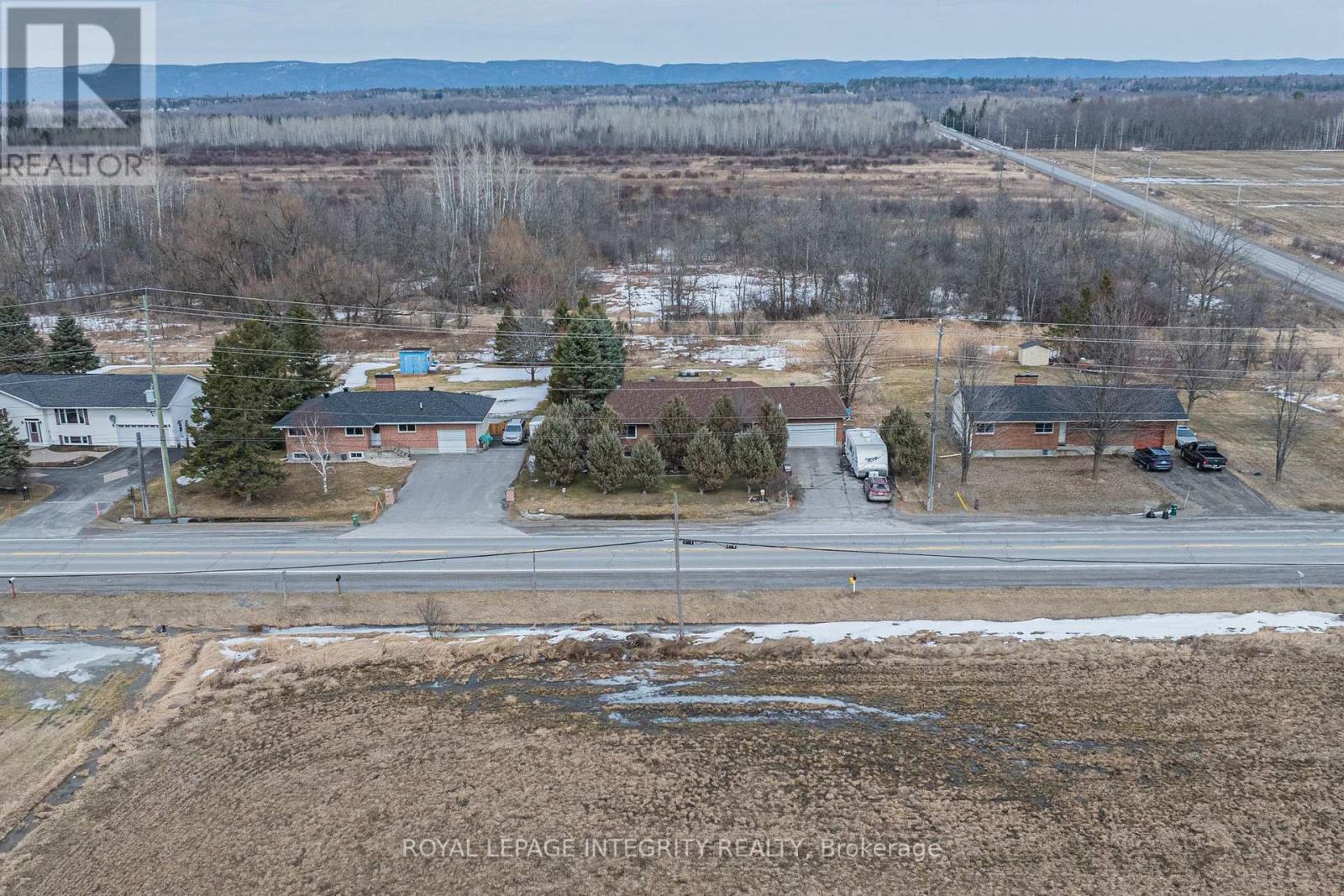3318 DUNROBIN ROAD - 44