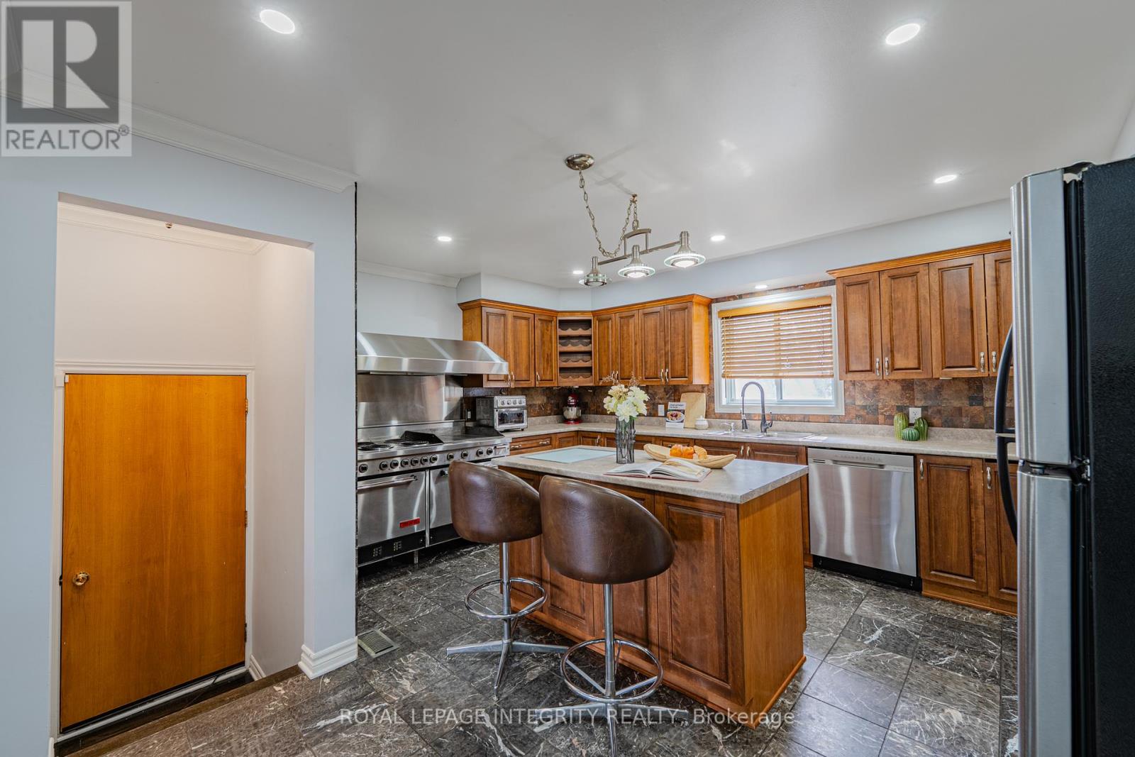 3318 DUNROBIN ROAD - 7