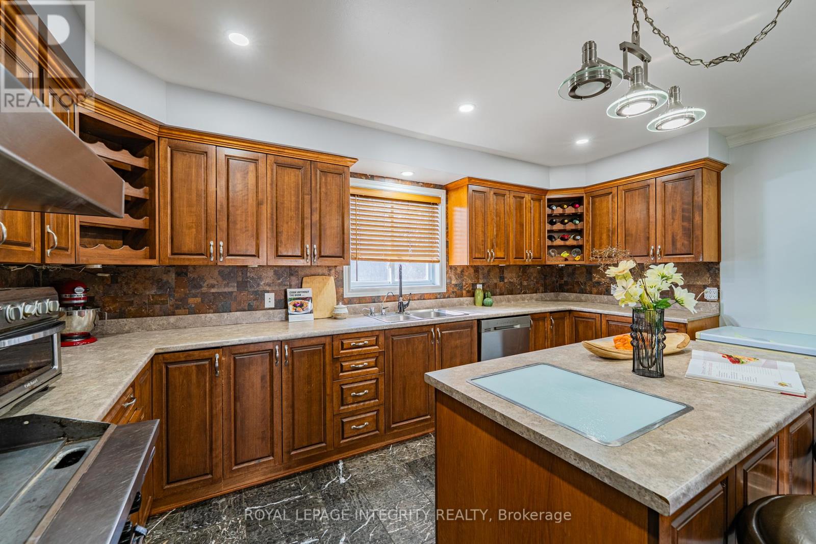3318 DUNROBIN ROAD - 9