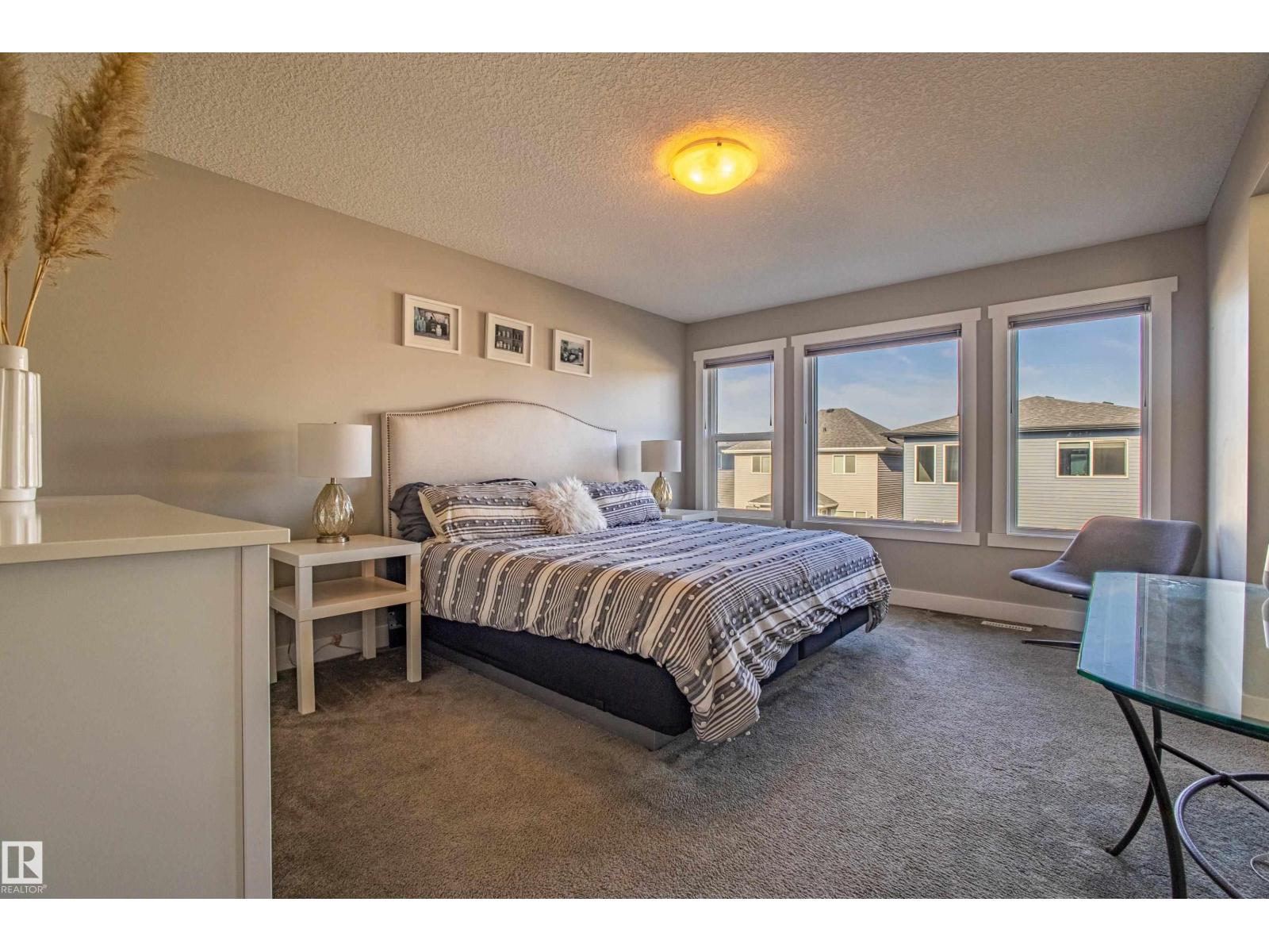 9815 225 ST NW, Edmonton