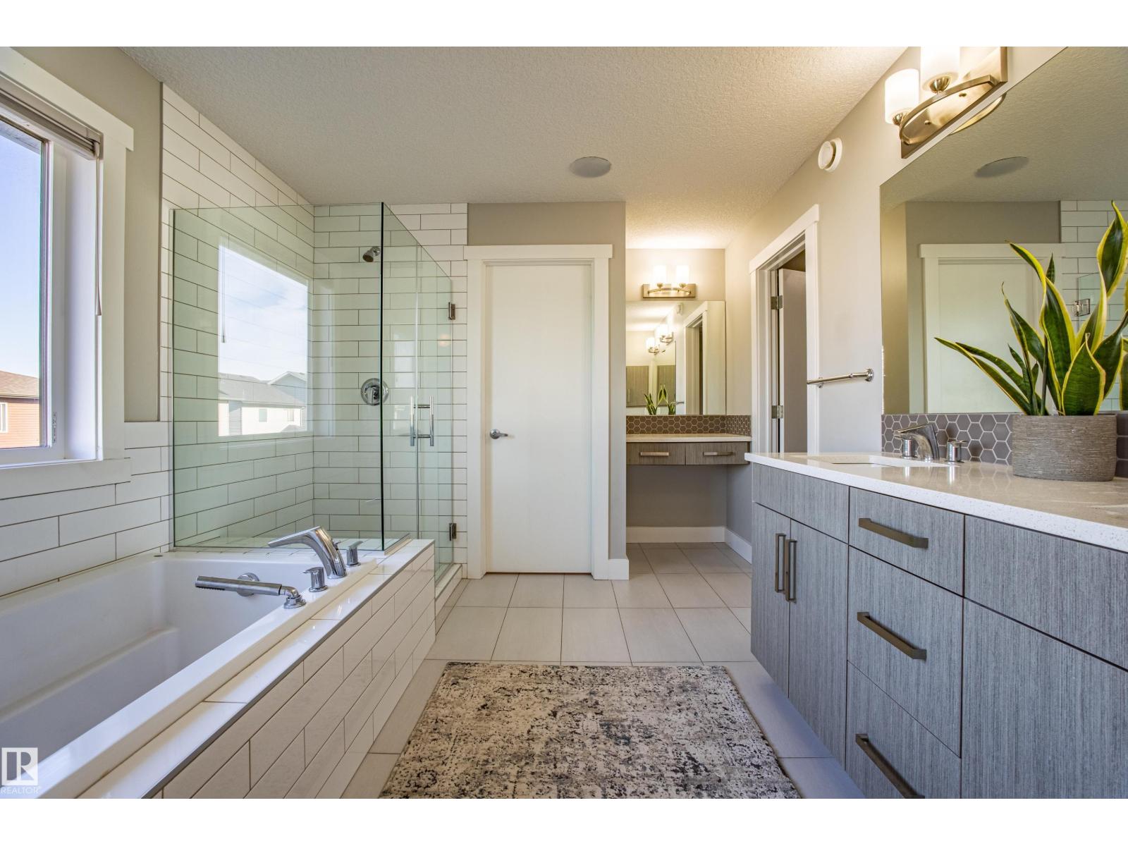 9815 225 ST NW, Edmonton