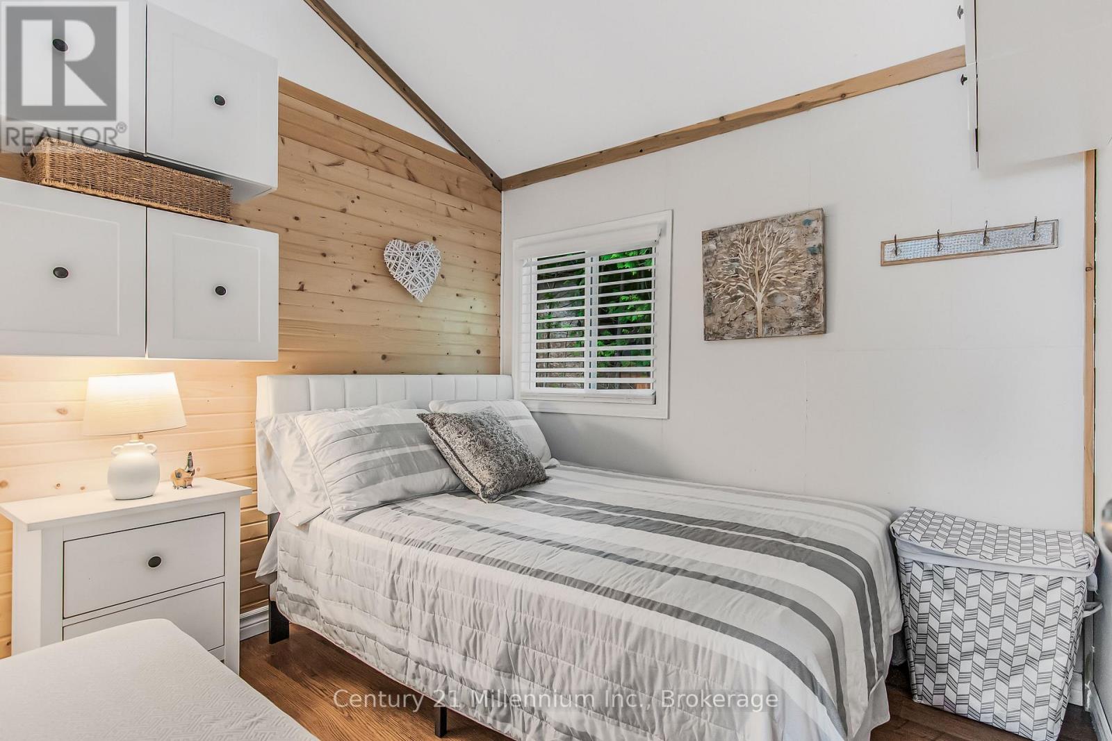 2 HAMILTON PLACE - 36
