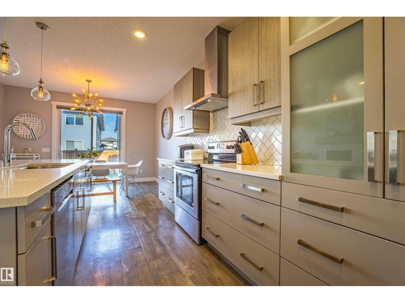 9815 225 ST NW, Edmonton