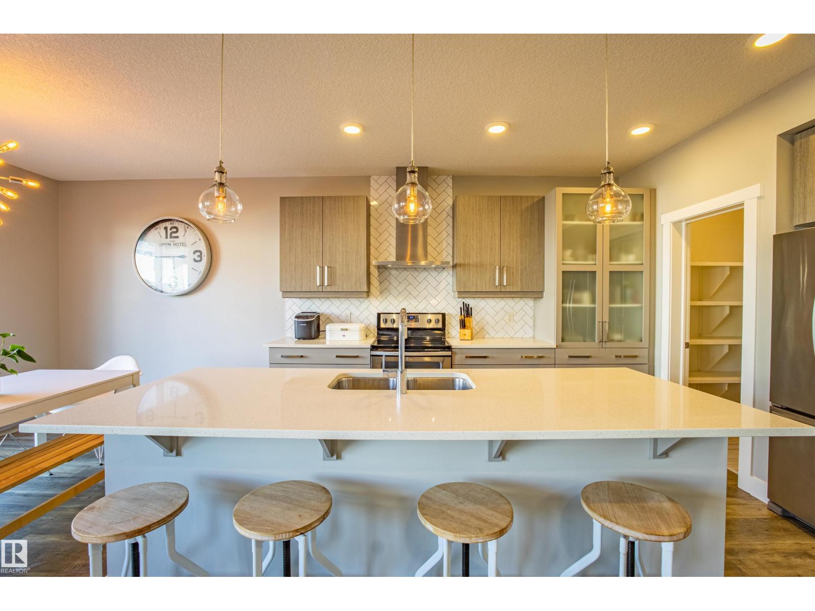 9815 225 ST NW, Edmonton