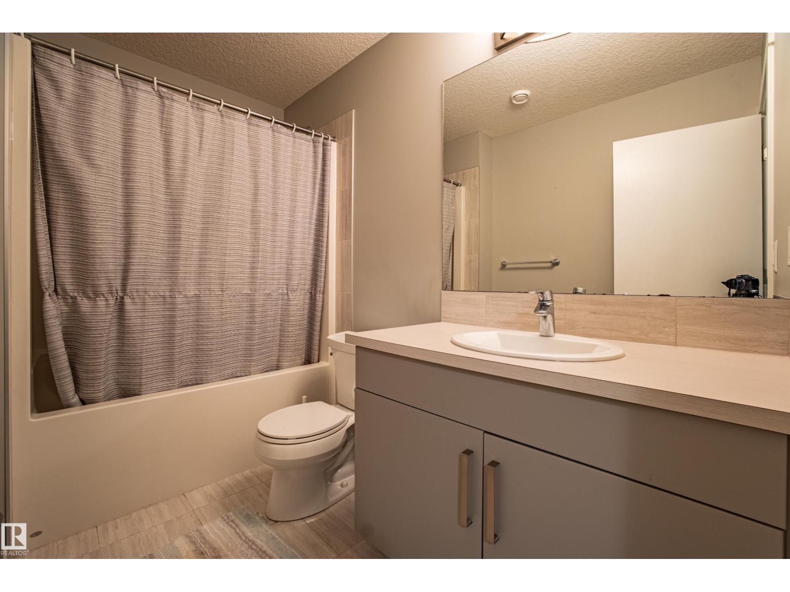 9815 225 ST NW, Edmonton