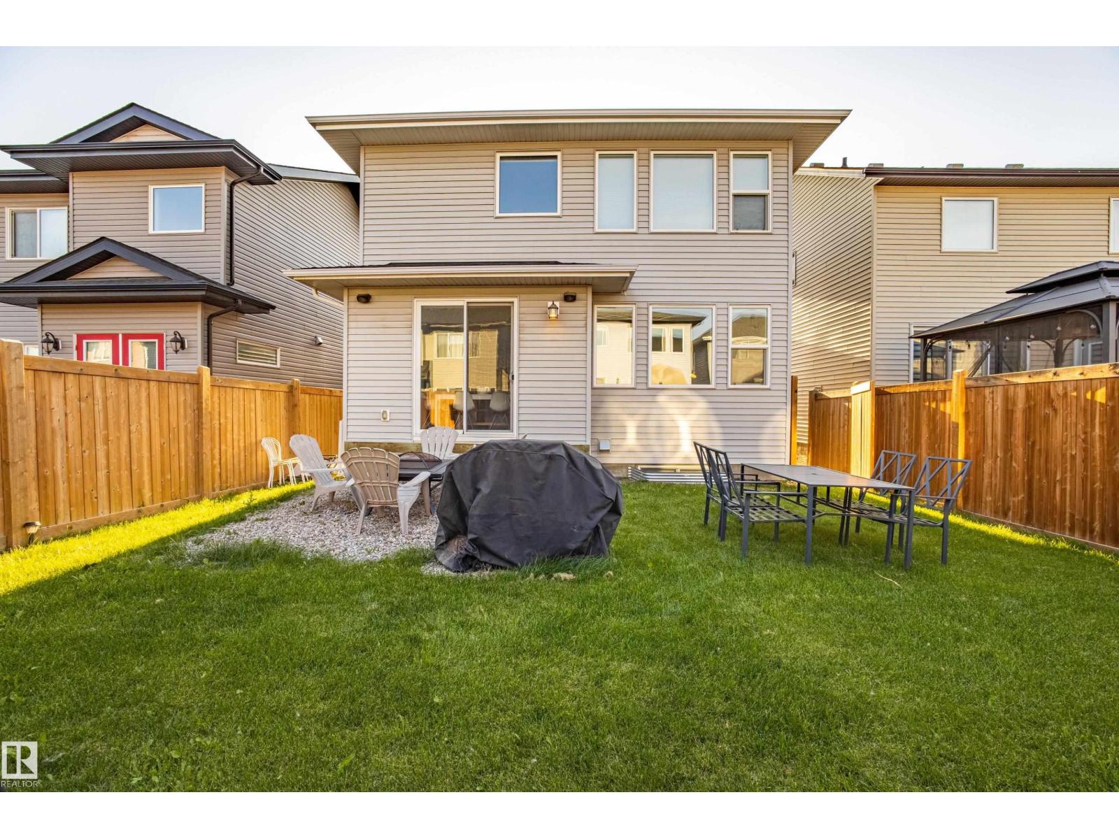 9815 225 ST NW, Edmonton