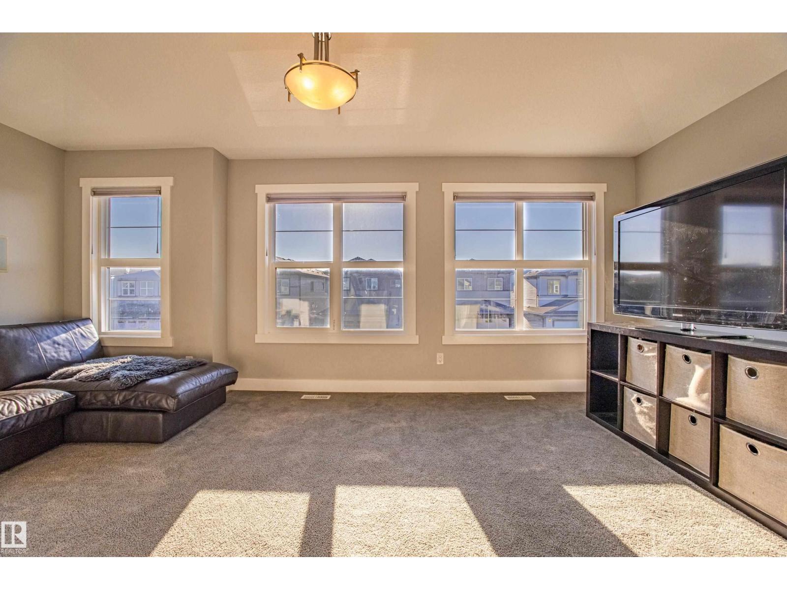 9815 225 ST NW, Edmonton