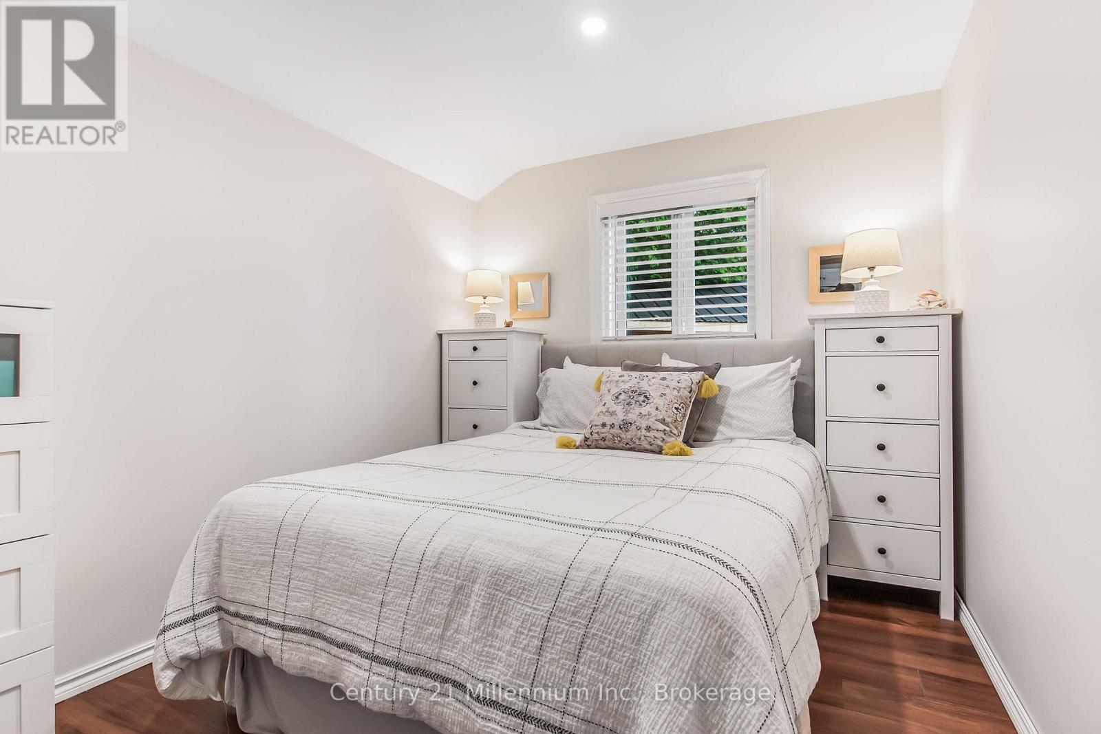 2 HAMILTON PLACE - 34