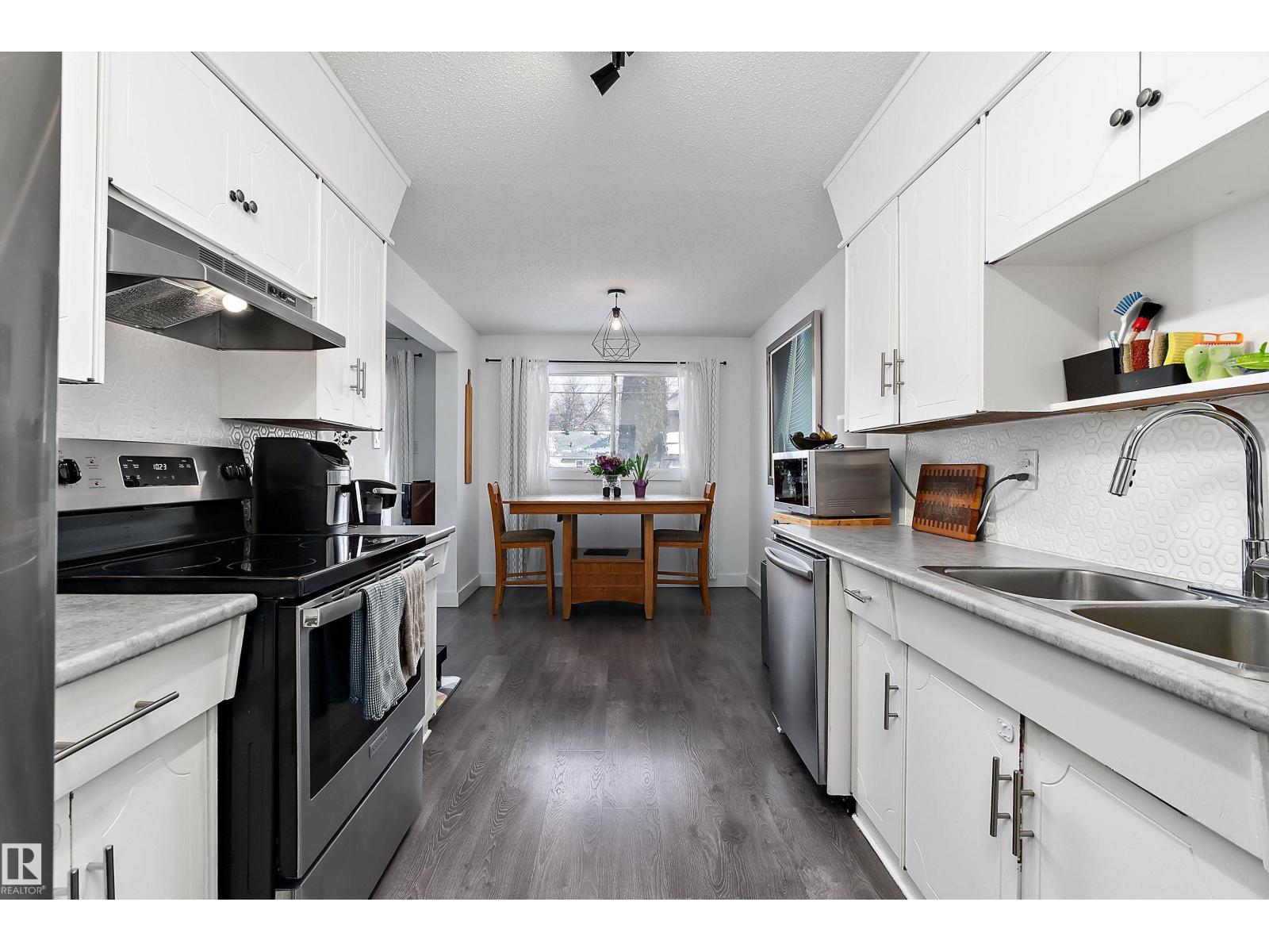 9326 80 AV NW, Edmonton