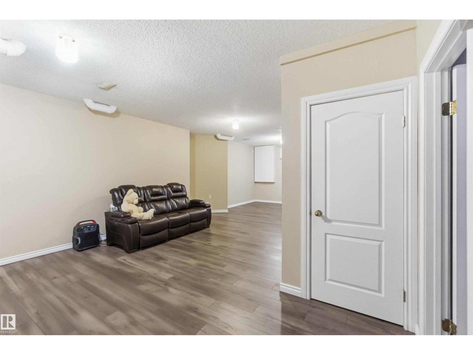 1324 116 ST NW, Edmonton