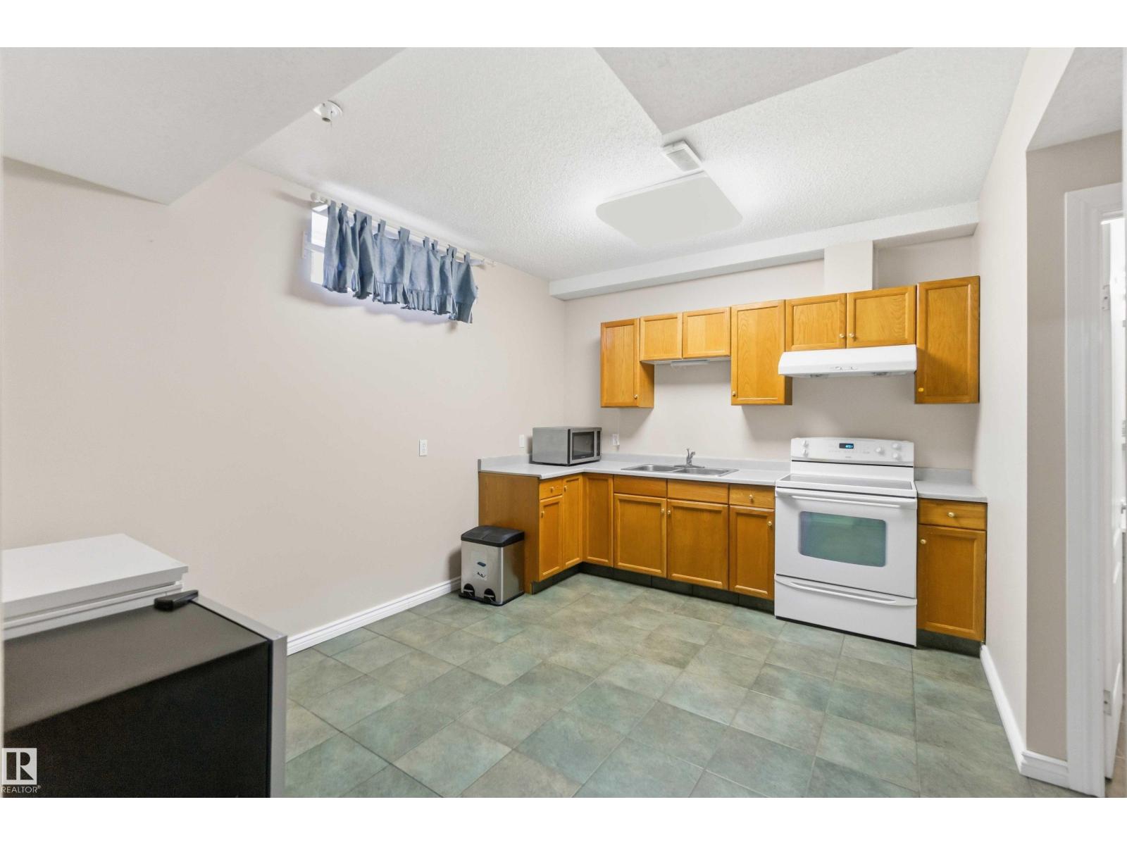 1324 116 ST NW, Edmonton