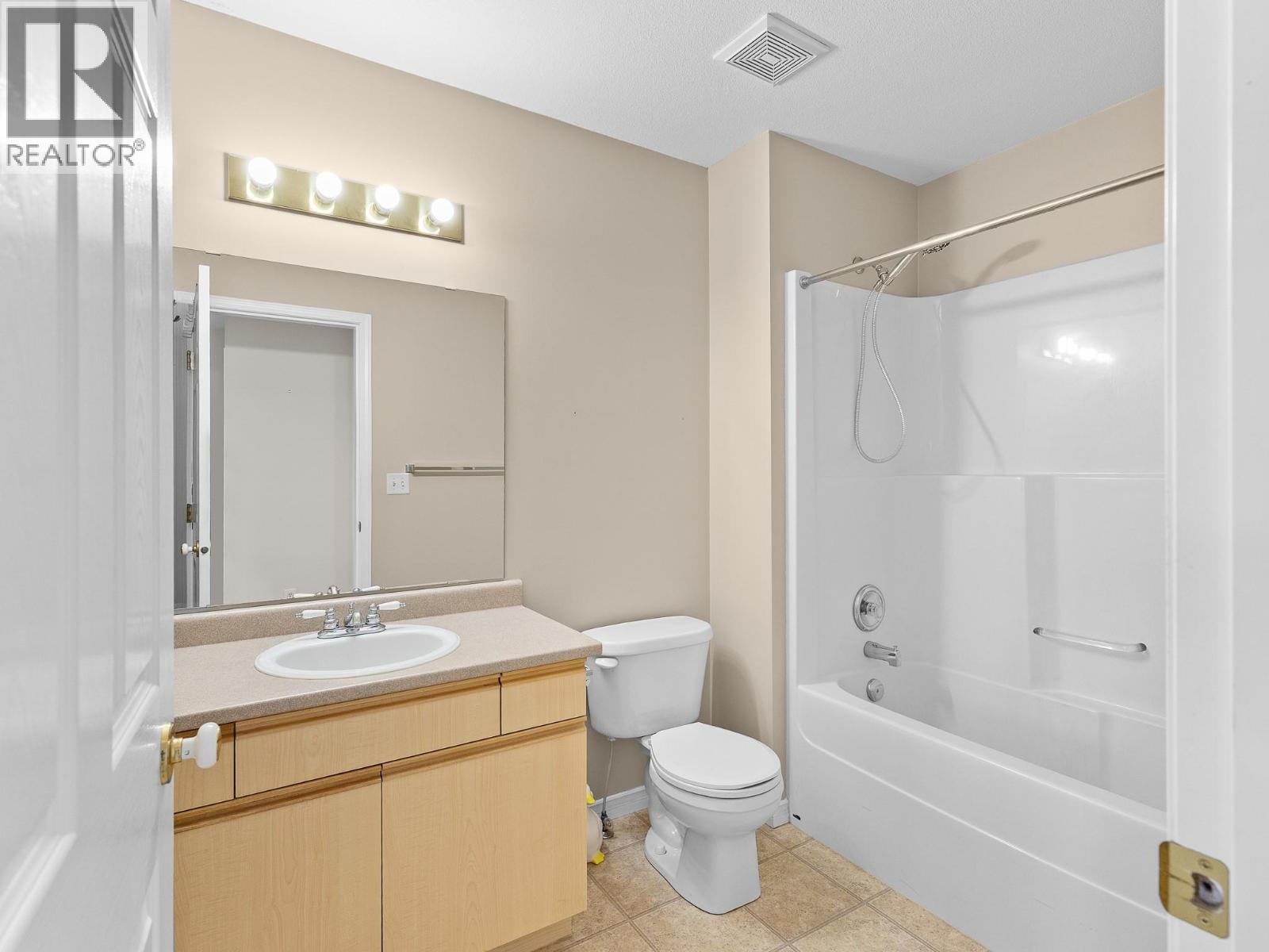 11387 Bottom Wood Lake Road Unit# 104, Lake Country