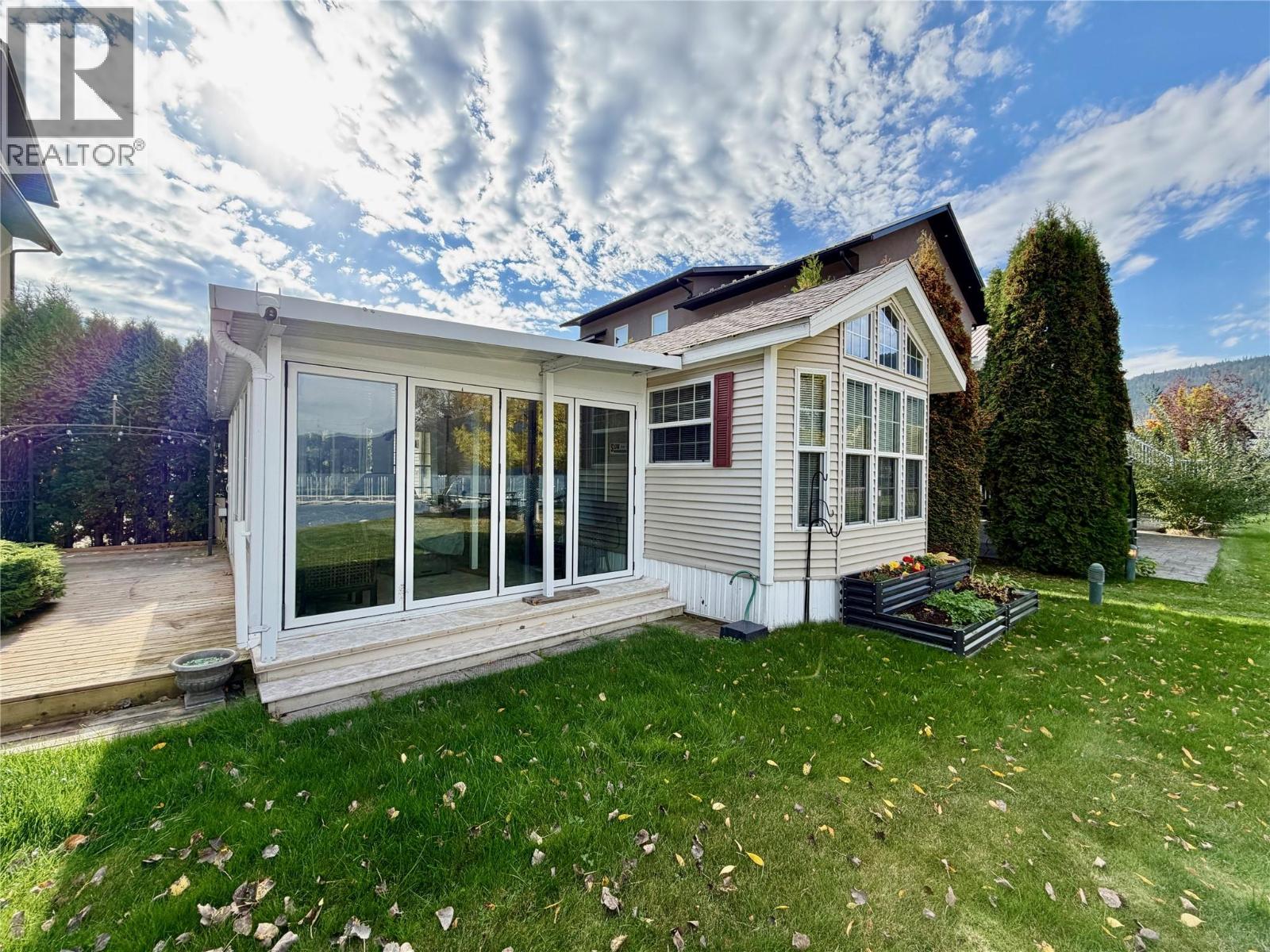 LS33 8192 Highway 97A Road, Mara