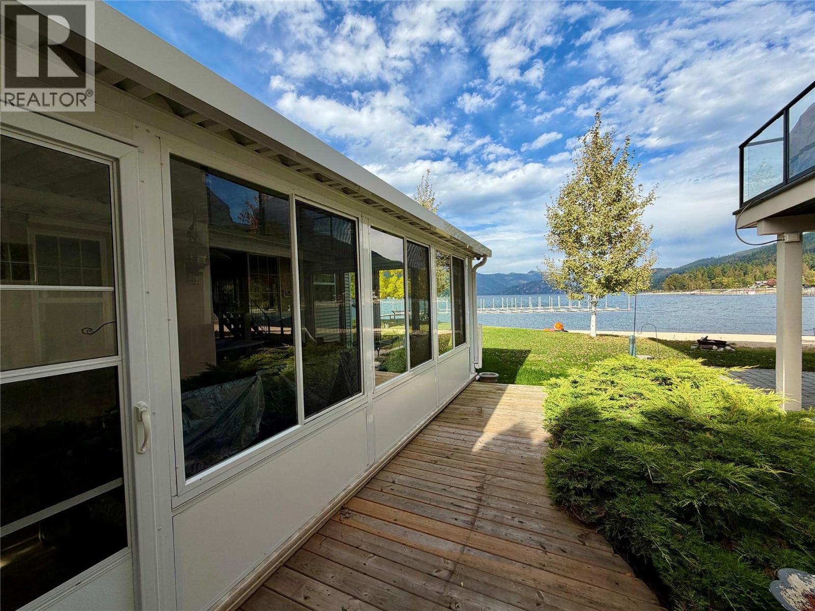 LS33 8192 Highway 97A Road, Mara