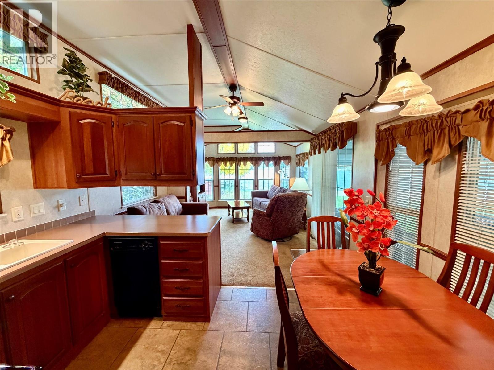 LS33 8192 Highway 97A Road, Mara