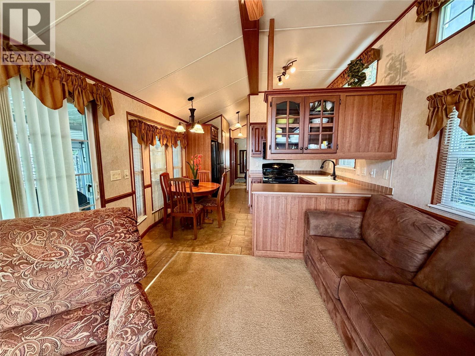 LS33 8192 Highway 97A Road, Mara