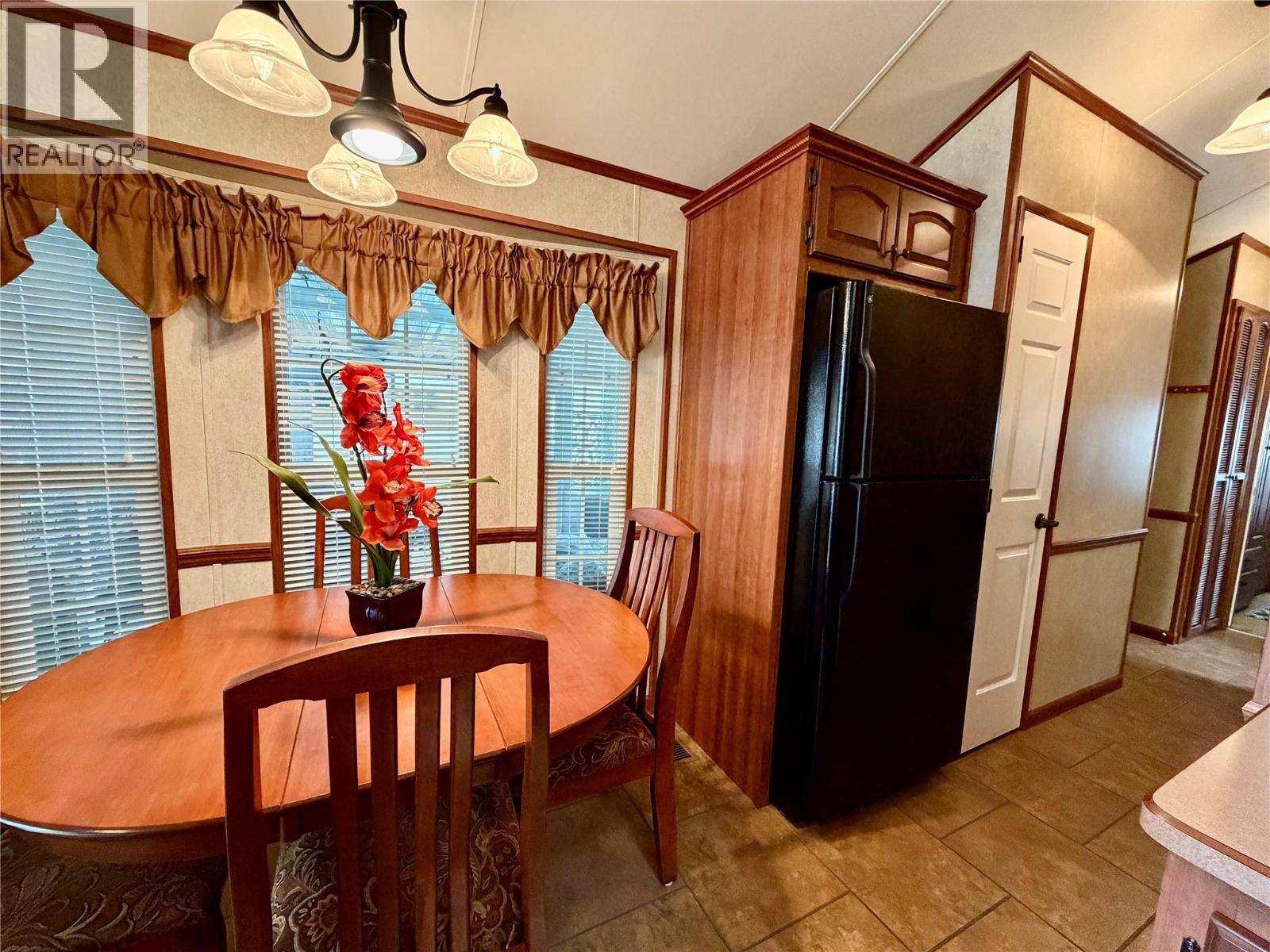 LS33 8192 Highway 97A Road, Mara