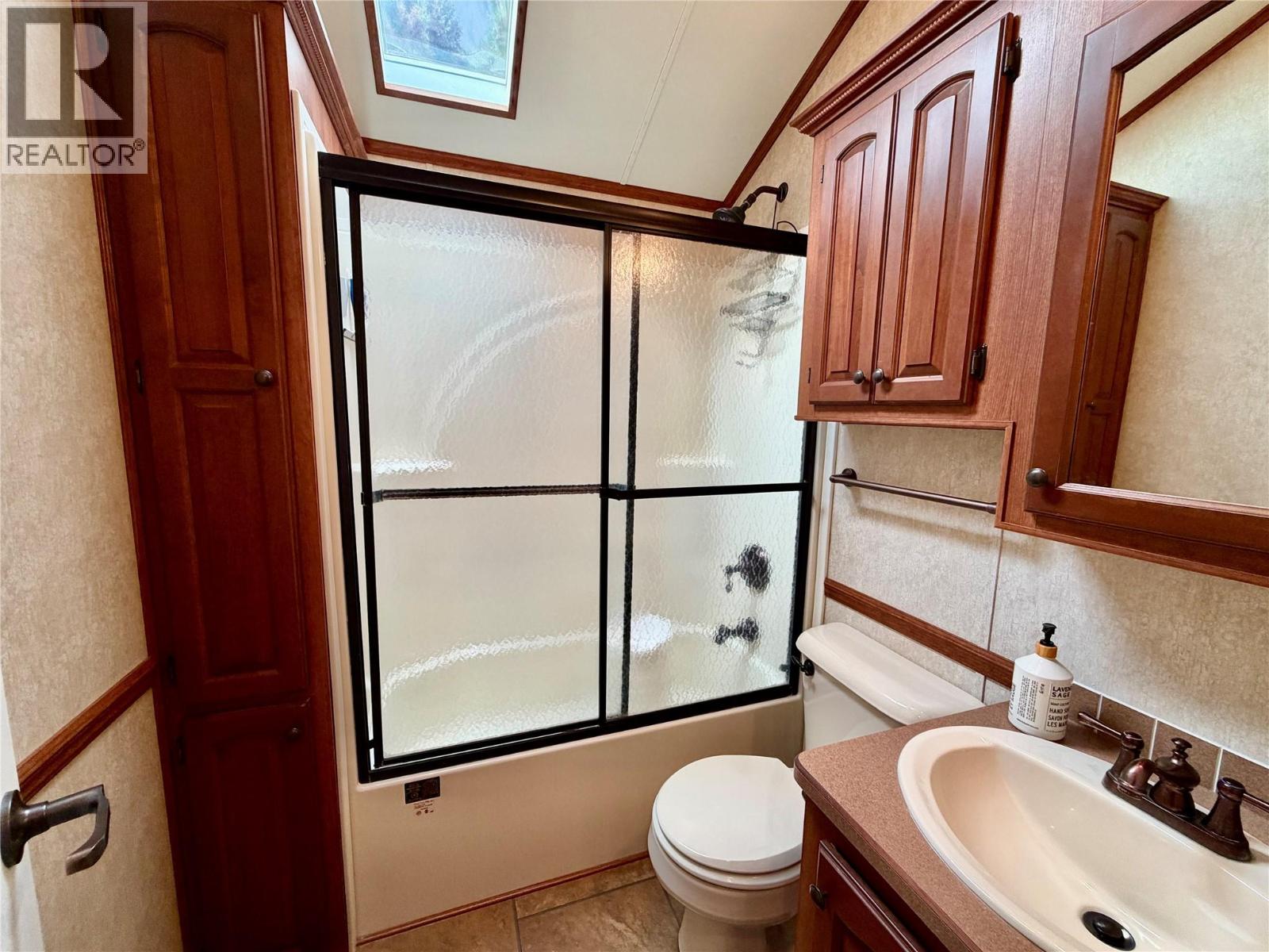 LS33 8192 Highway 97A Road, Mara