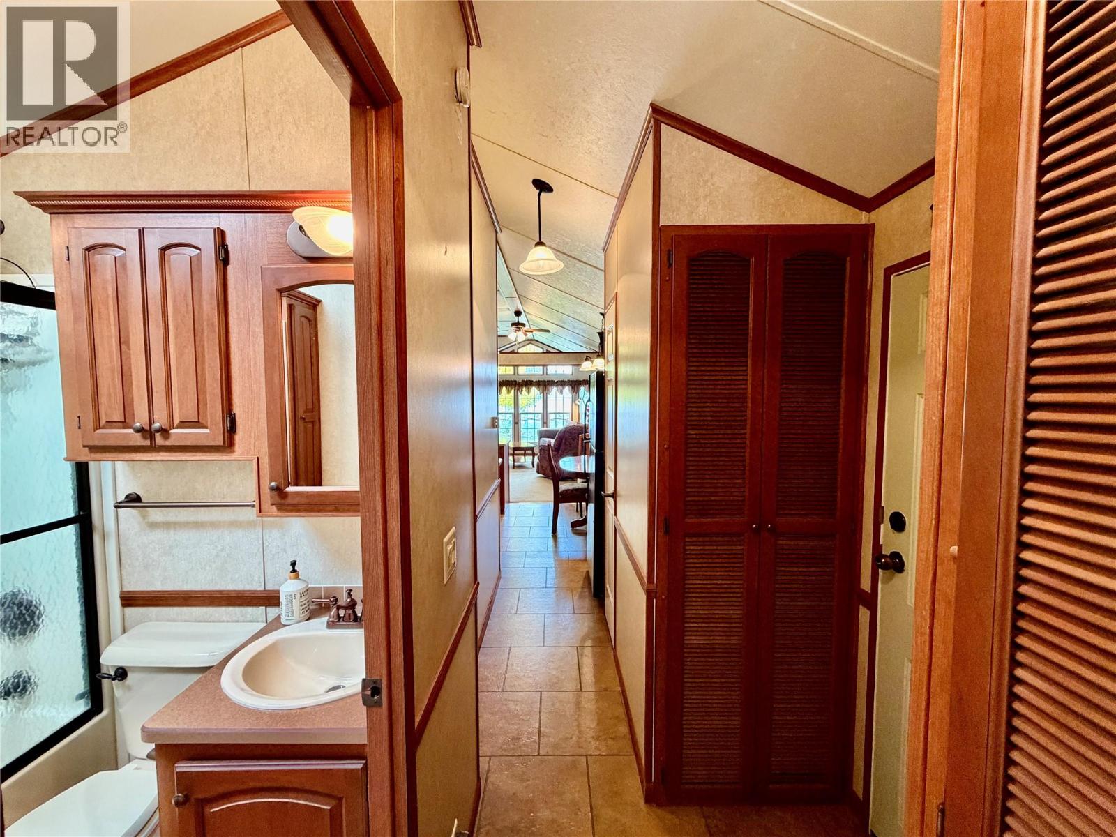 LS33 8192 Highway 97A Road, Mara