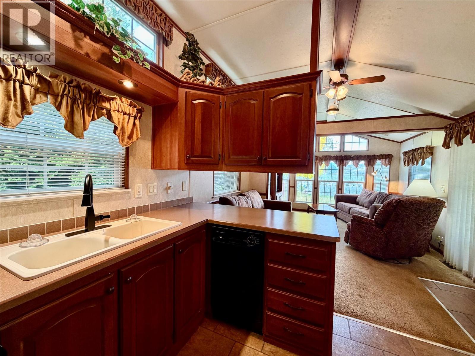 LS33 8192 Highway 97A Road, Mara