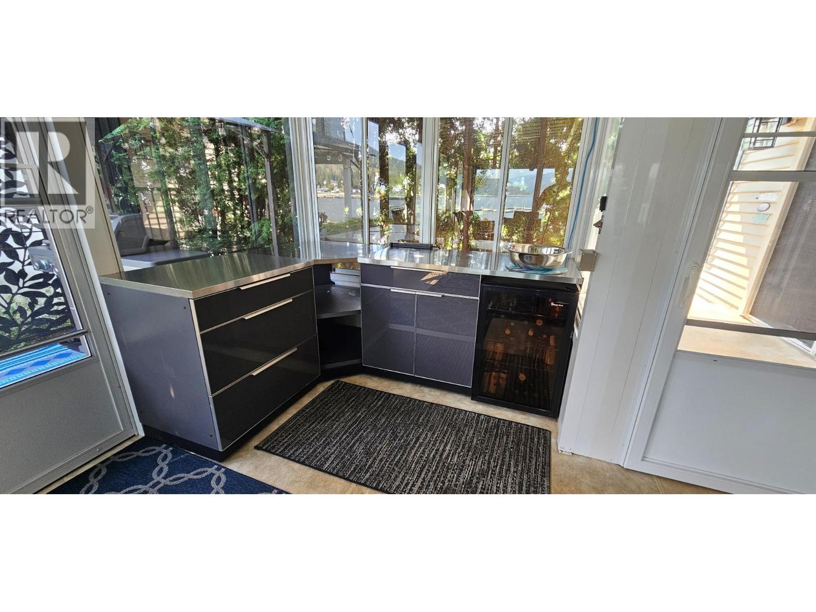 LS33 8192 Highway 97A Road, Mara