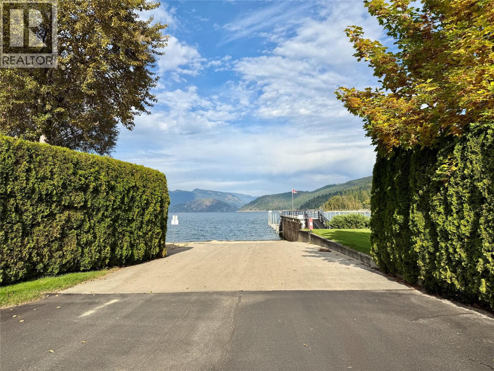 LS33 8192 Highway 97A Road, Mara