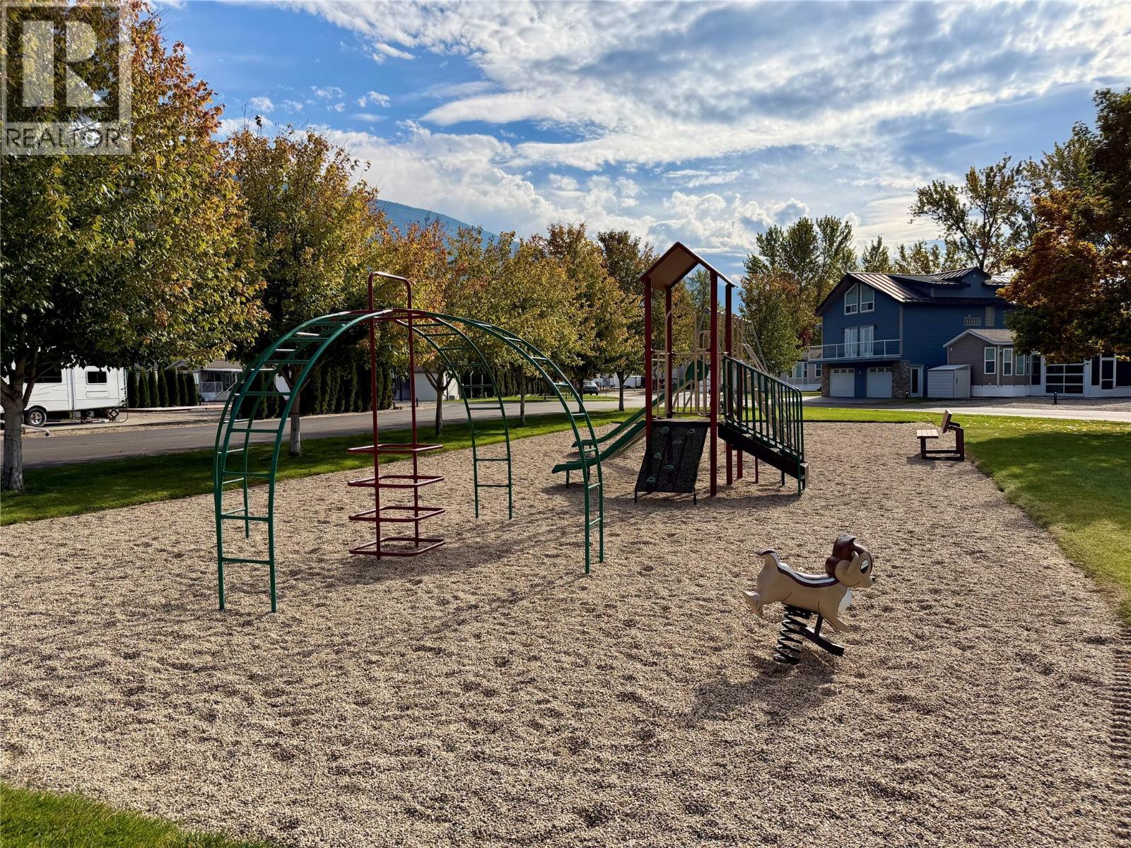 LS33 8192 Highway 97A Road, Mara