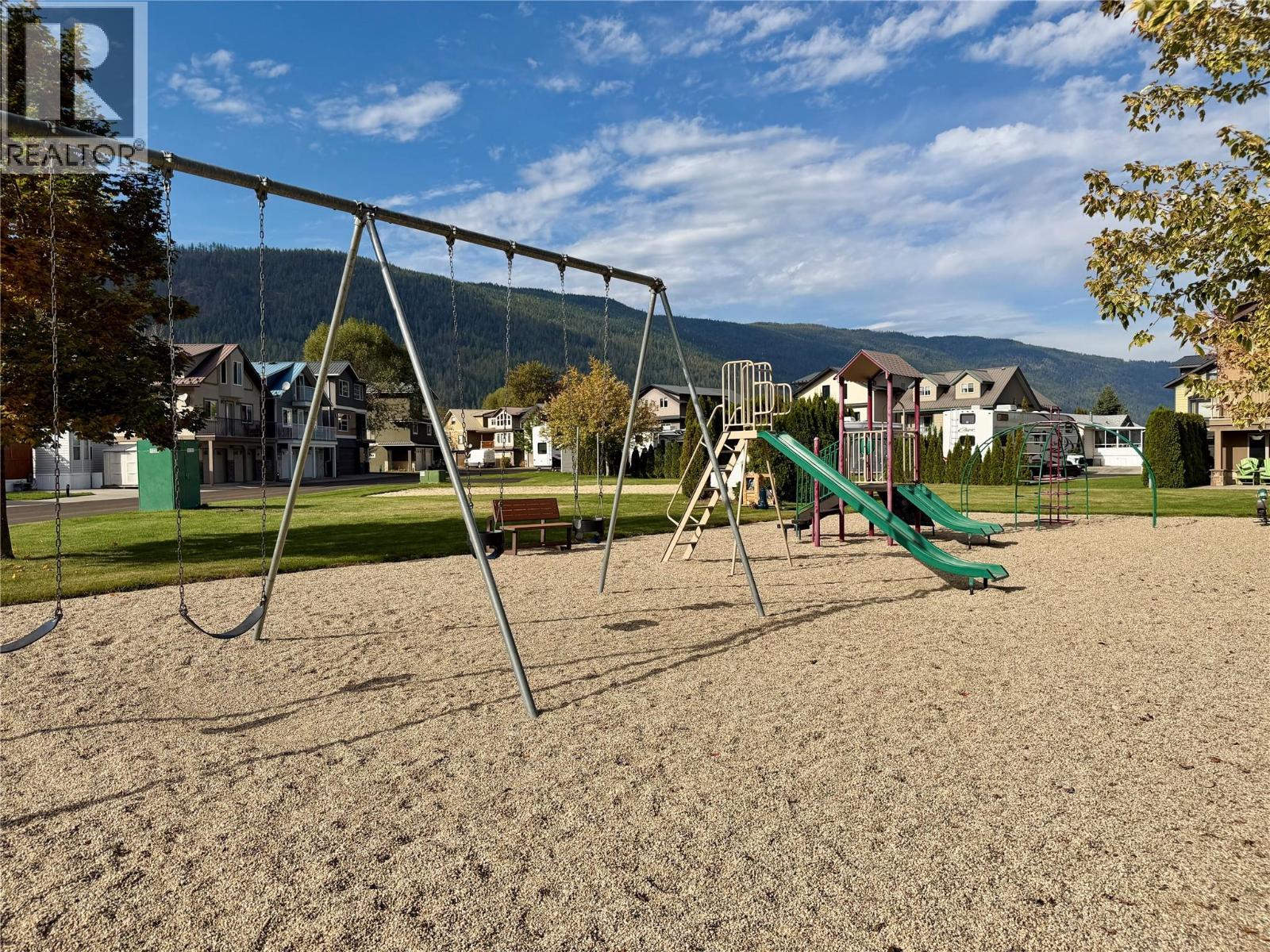 LS33 8192 Highway 97A Road, Mara