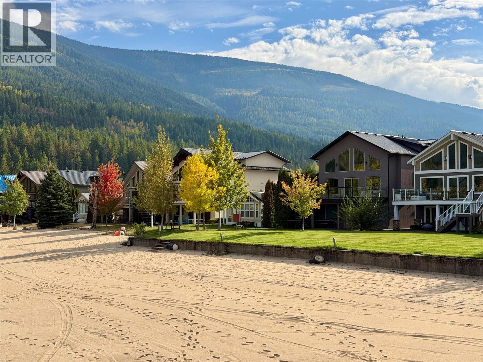 LS33 8192 Highway 97A Road, Mara