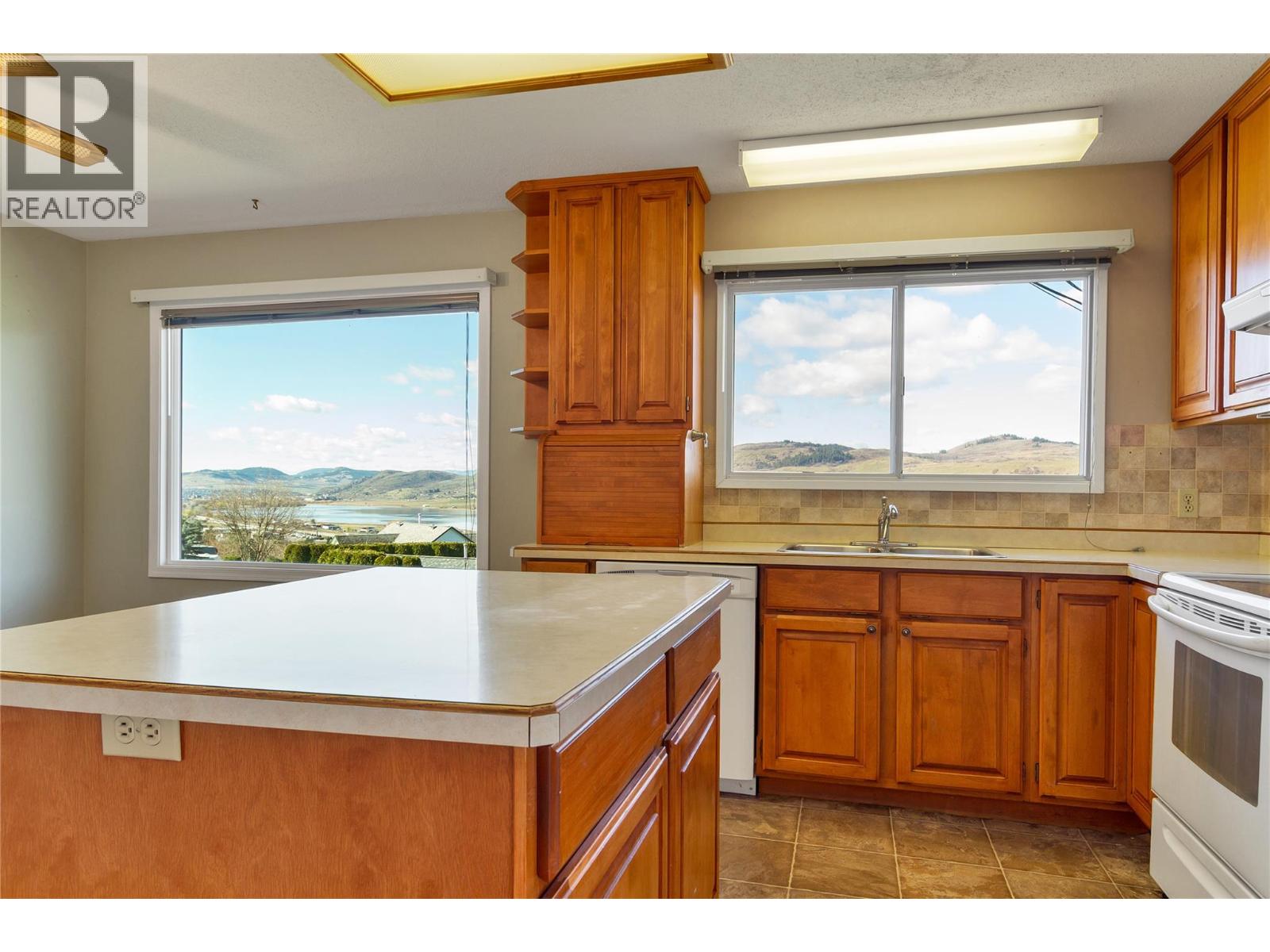 7515 L & A Road, Vernon