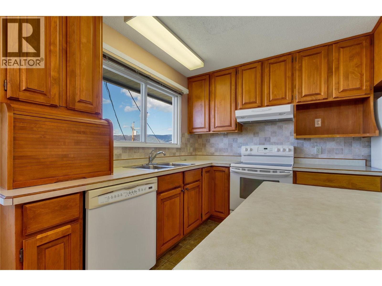 7515 L & A Road, Vernon