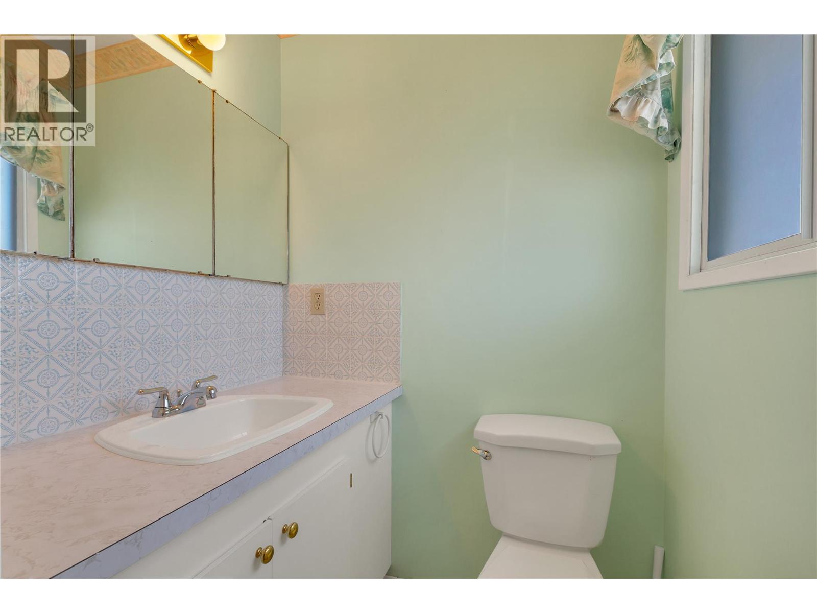 7515 L & A Road, Vernon