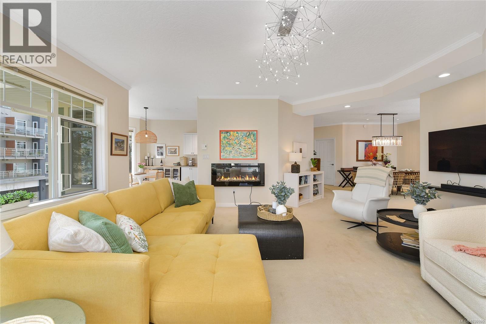 302 9870 Second Street, Sidney