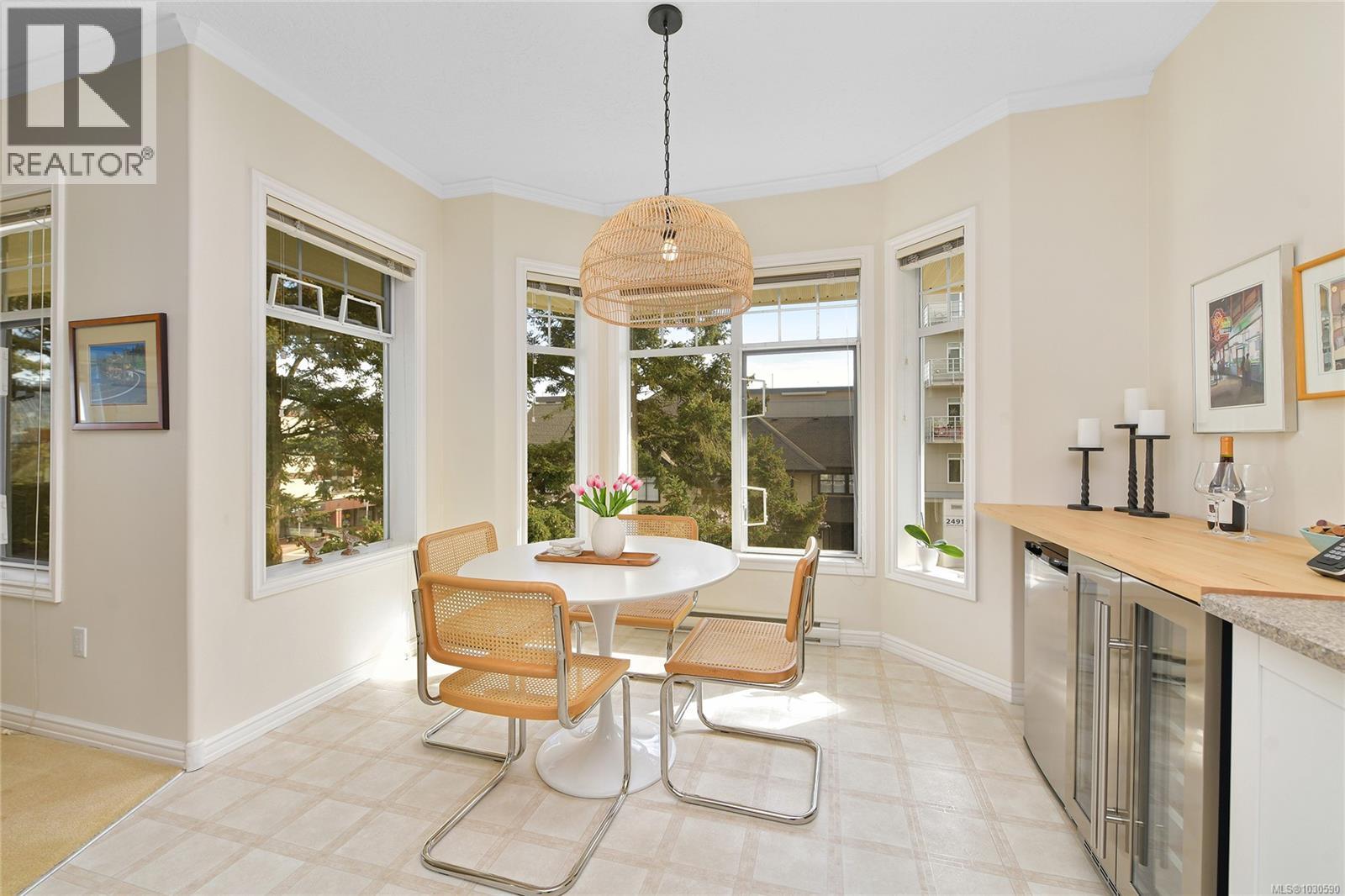 302 9870 Second Street, Sidney