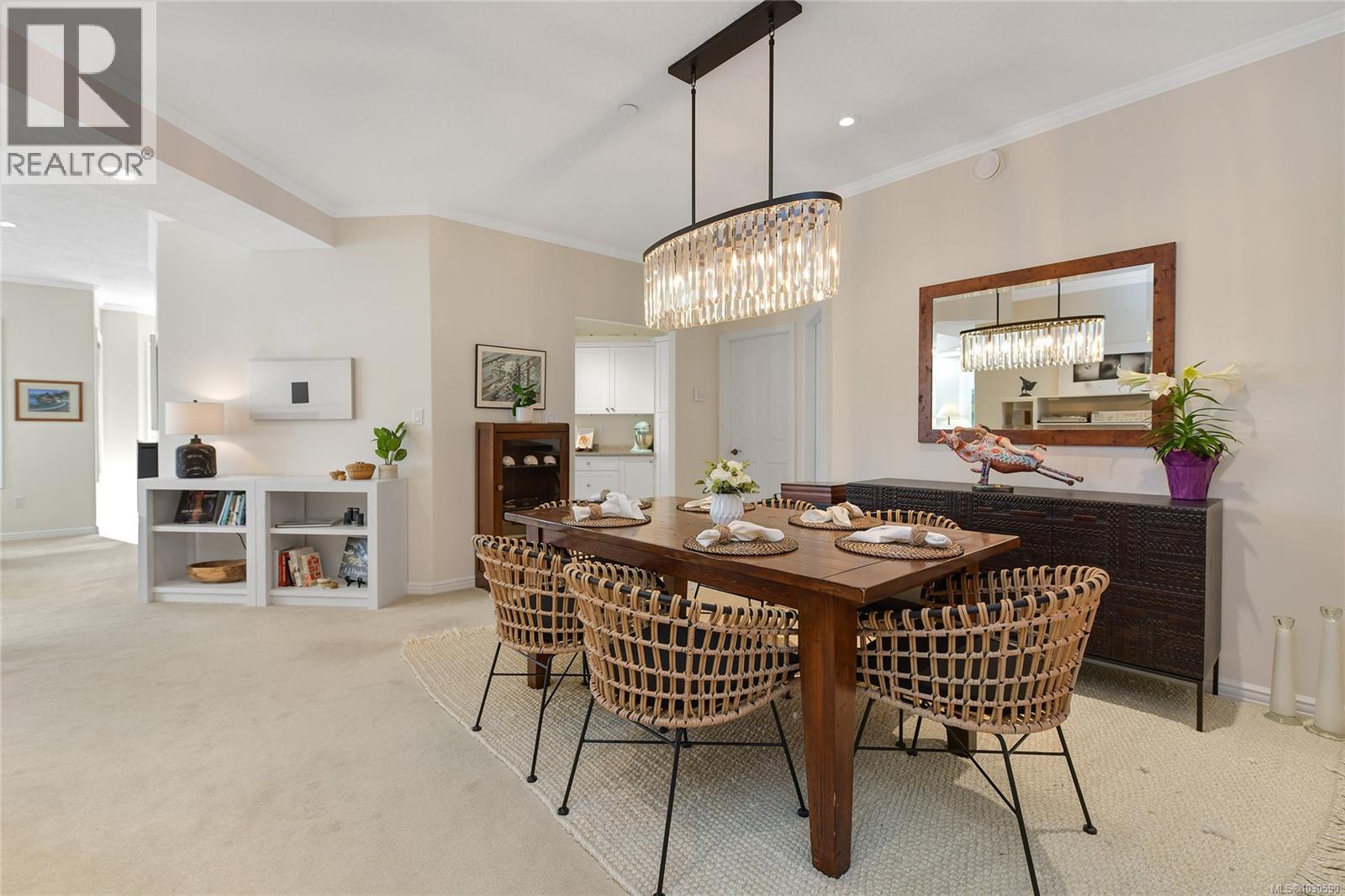 302 9870 Second Street, Sidney