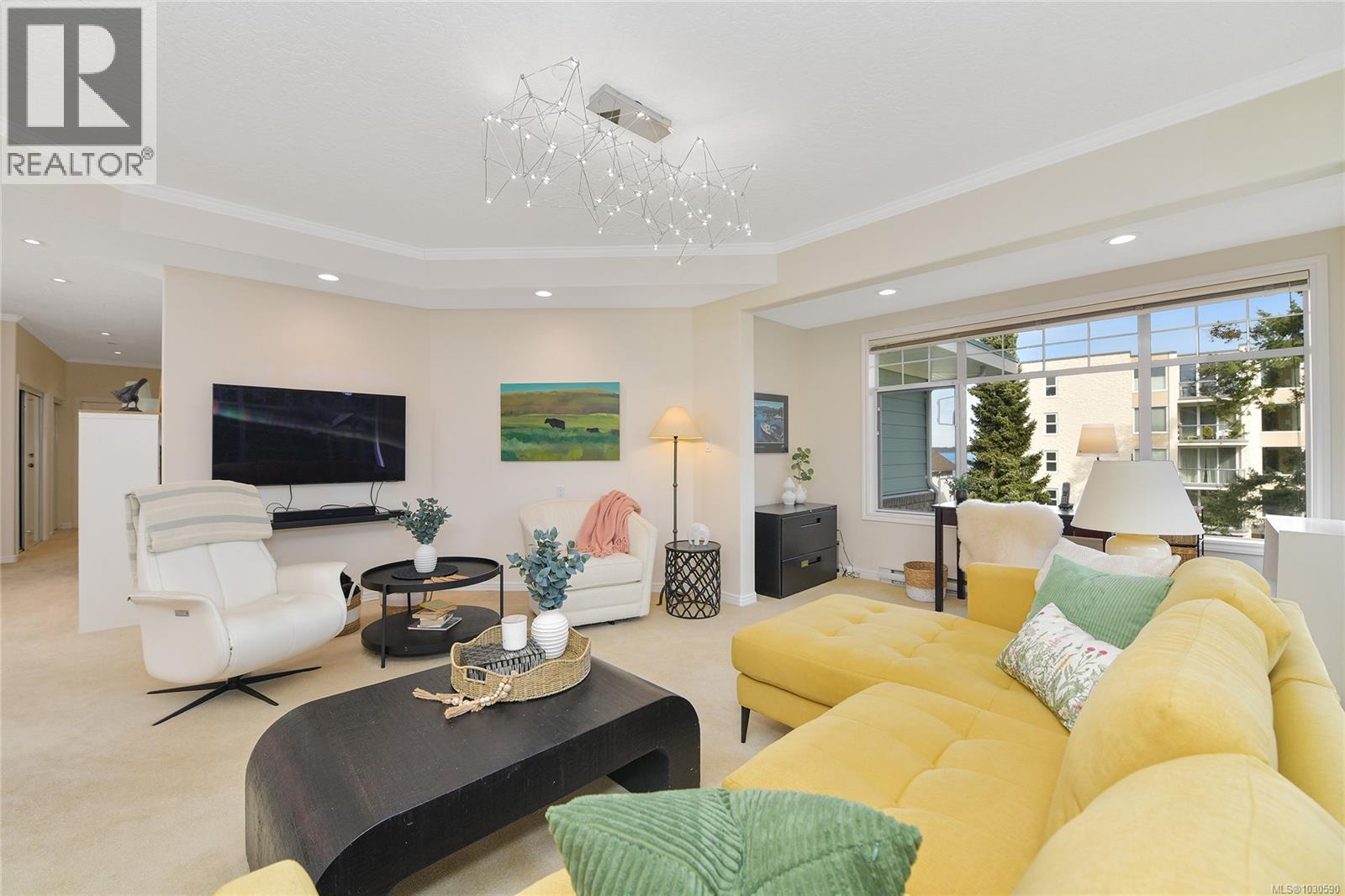 302 9870 Second Street, Sidney