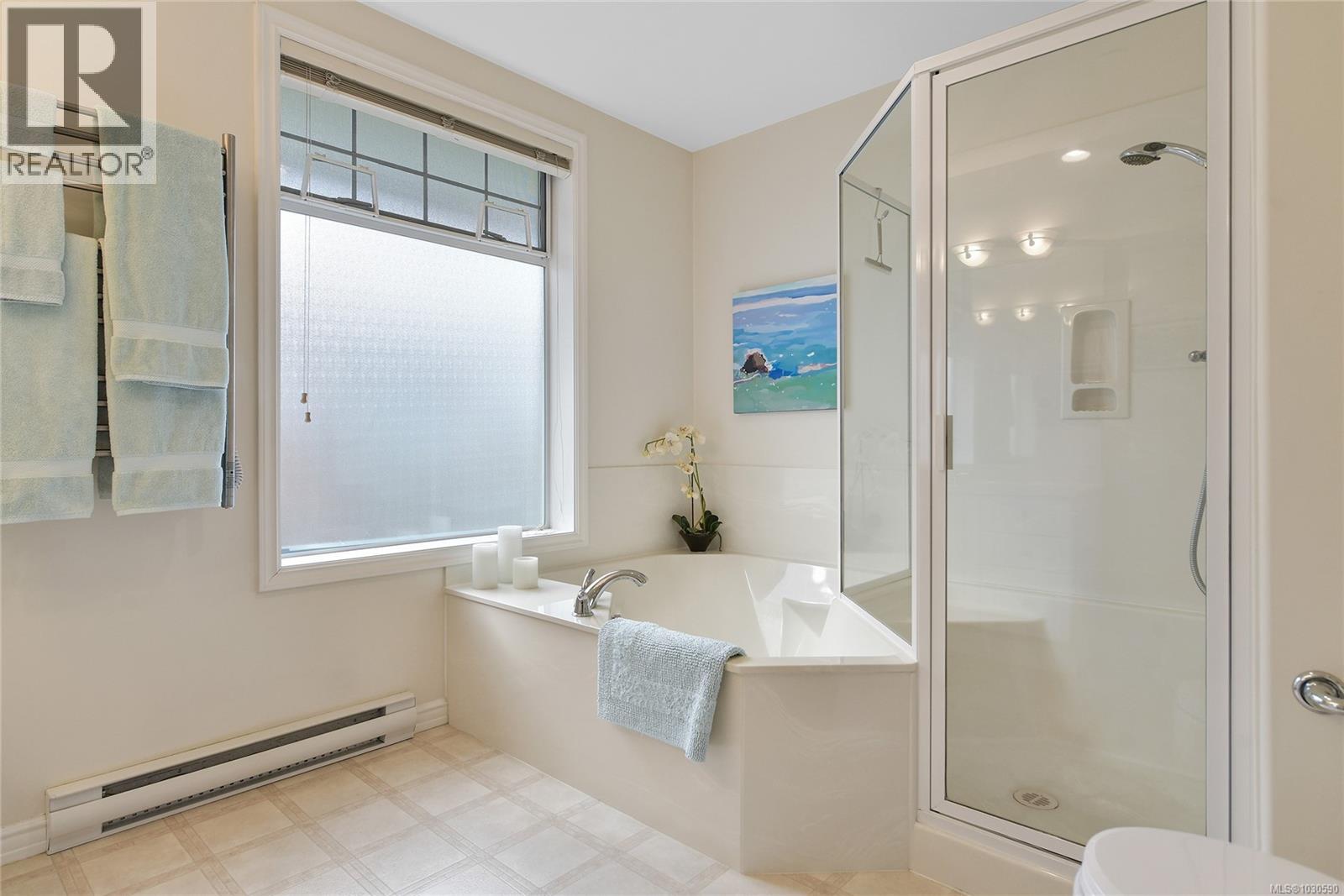 302 9870 Second Street, Sidney