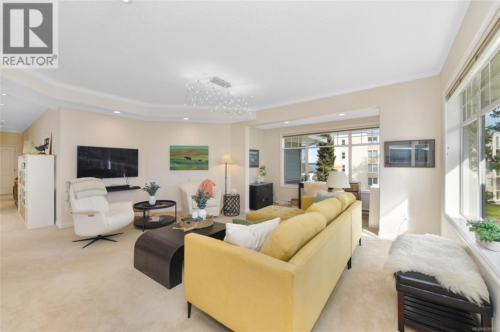 302 9870 Second Street, Sidney