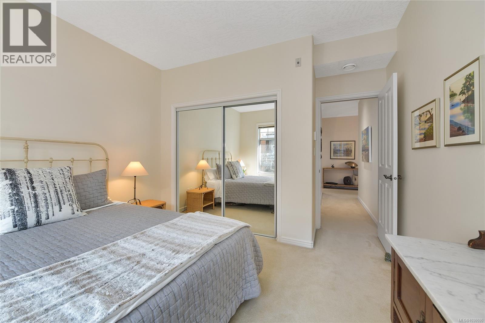 302 9870 Second Street, Sidney