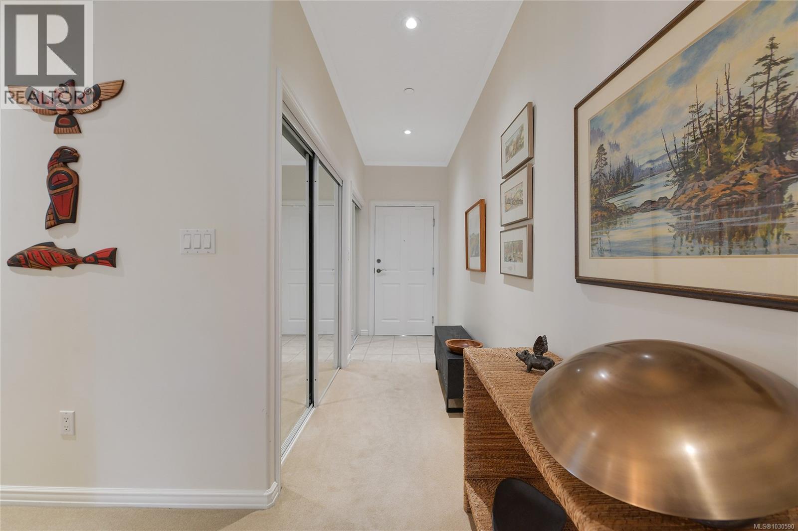 302 9870 Second Street, Sidney