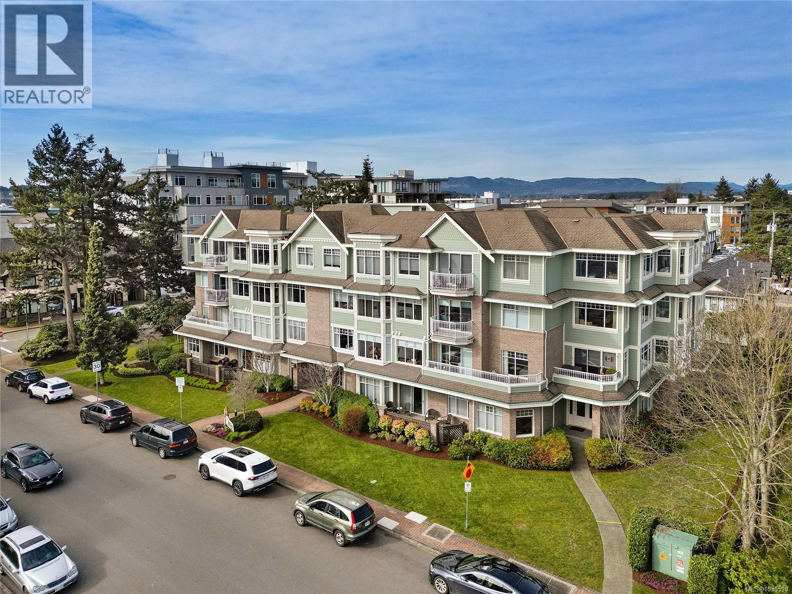 302 9870 Second Street, Sidney