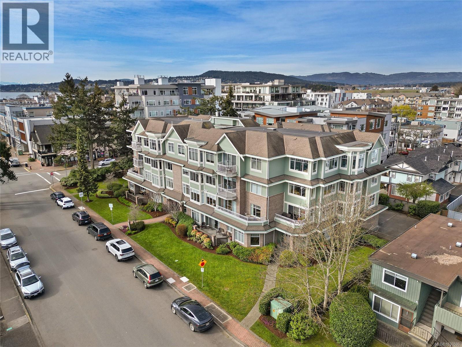 302 9870 Second Street, Sidney