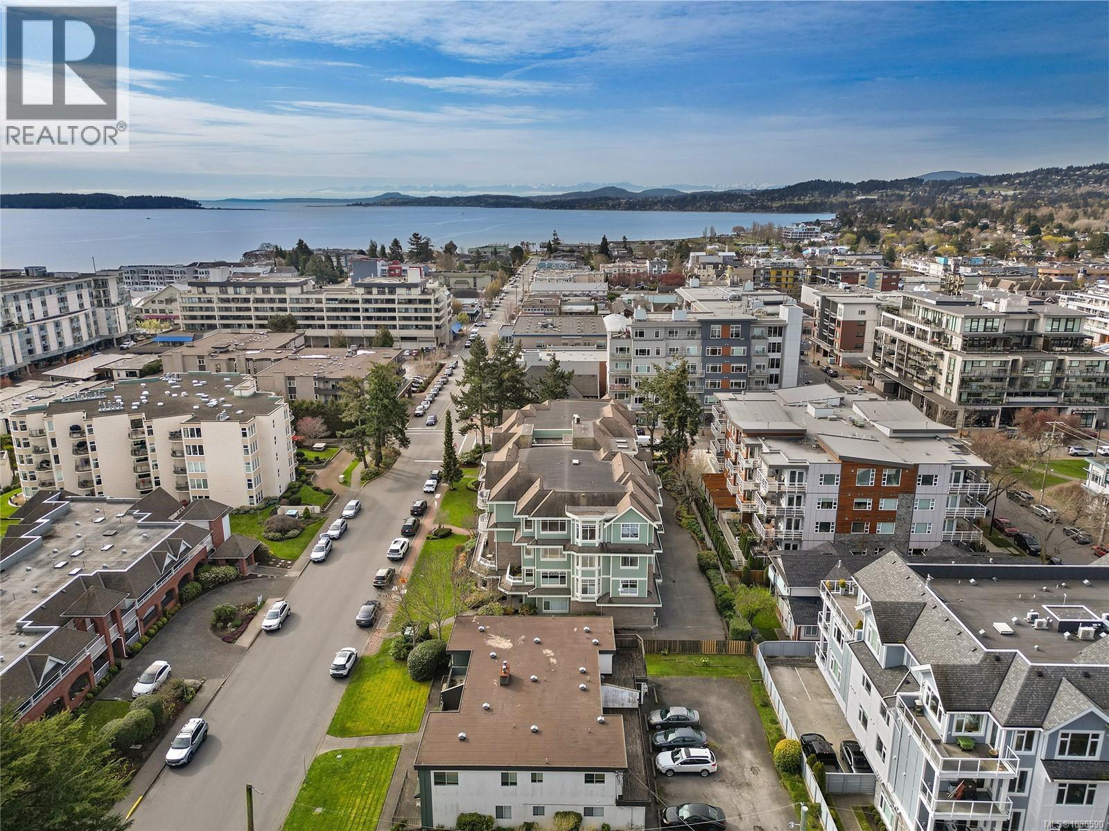 302 9870 Second Street, Sidney