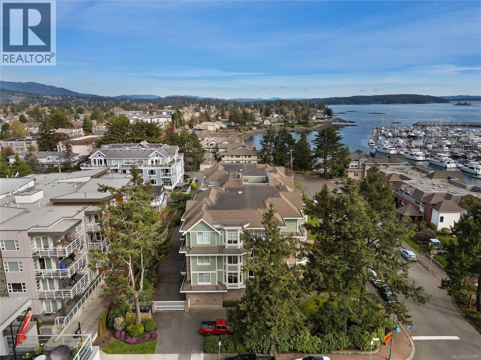 302 9870 Second Street, Sidney