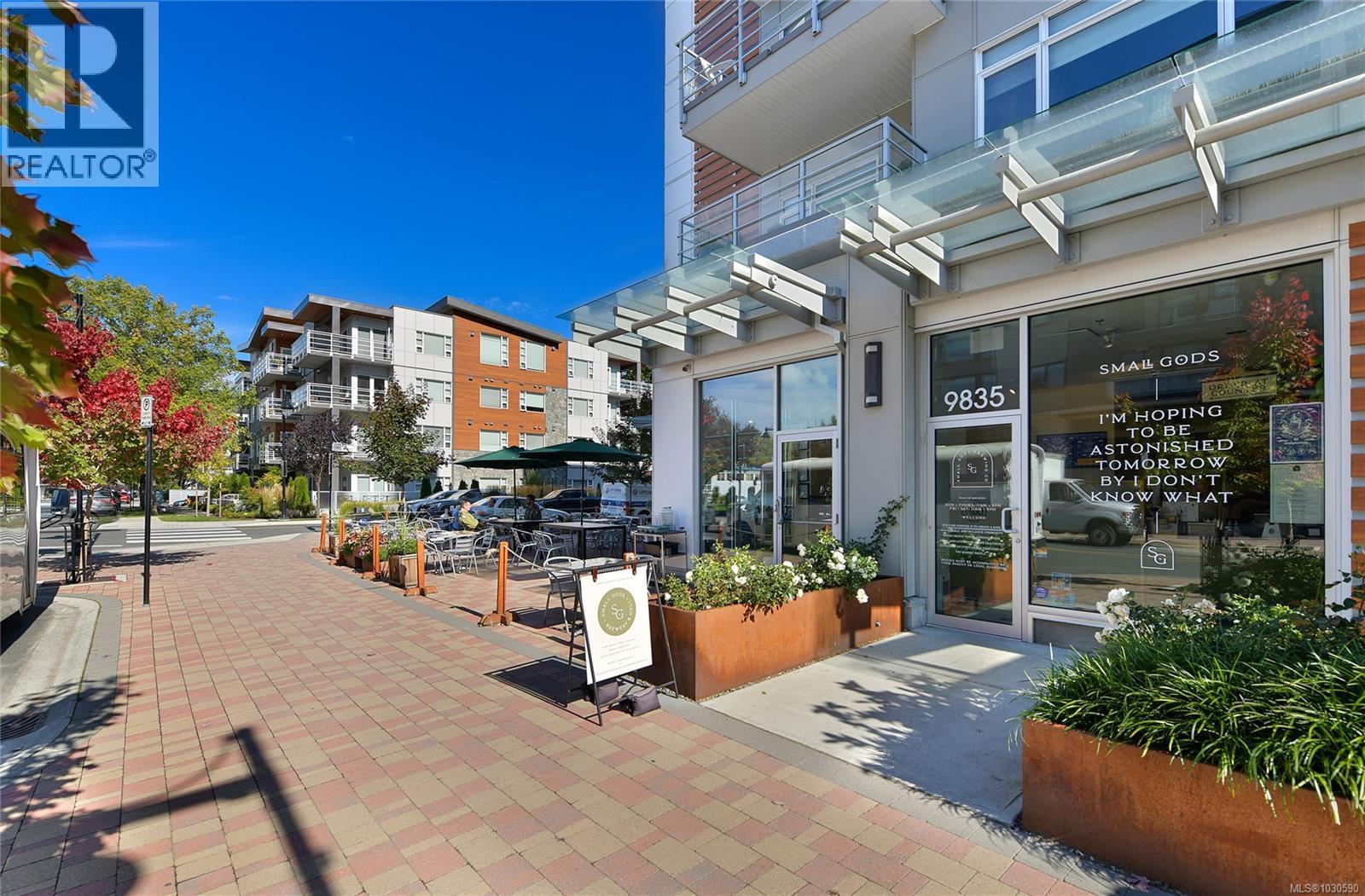 302 9870 Second Street, Sidney