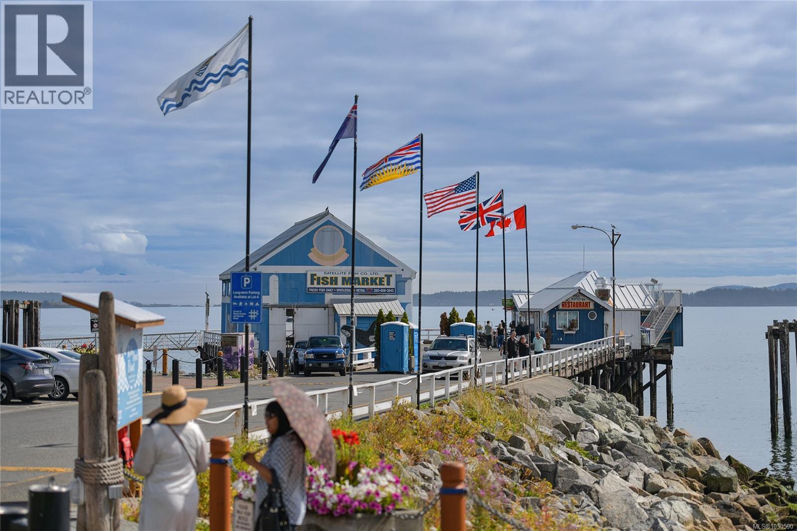 302 9870 Second Street, Sidney